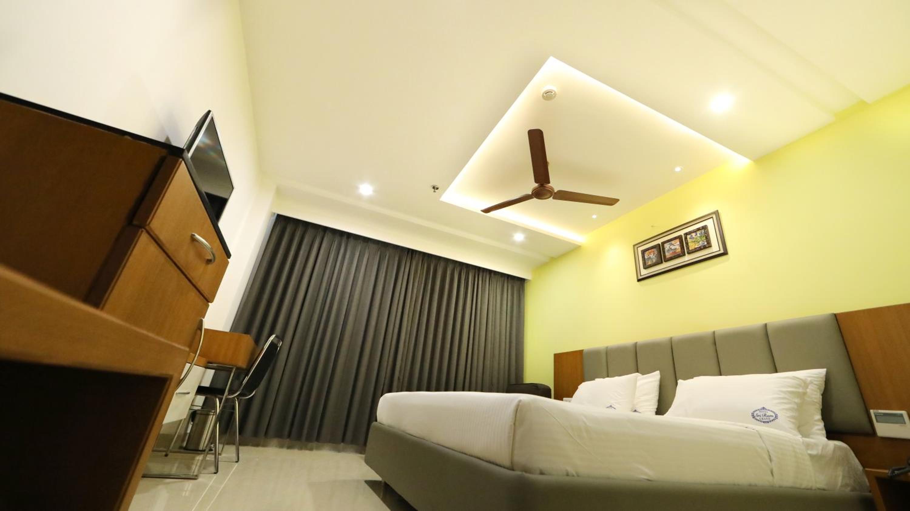 Superior King Room - Photo 16
