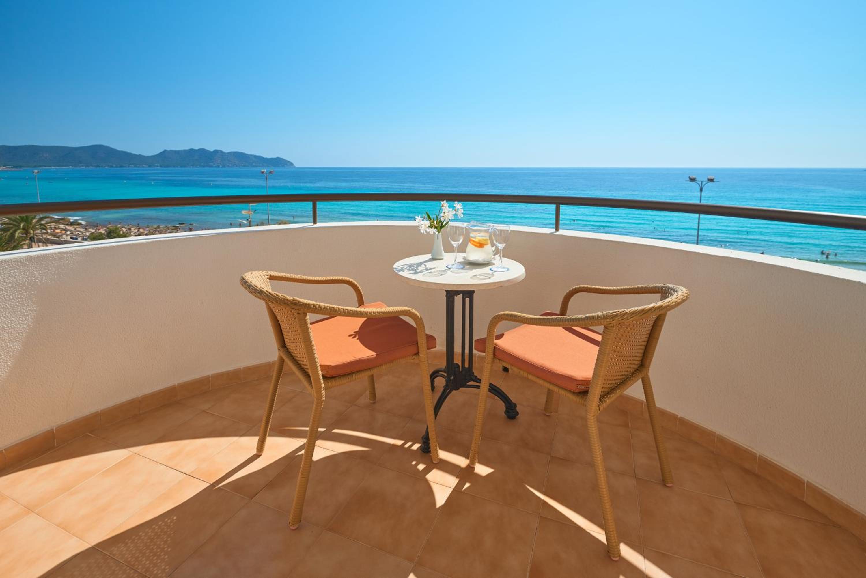 Double Room with Sea View - Photo 3