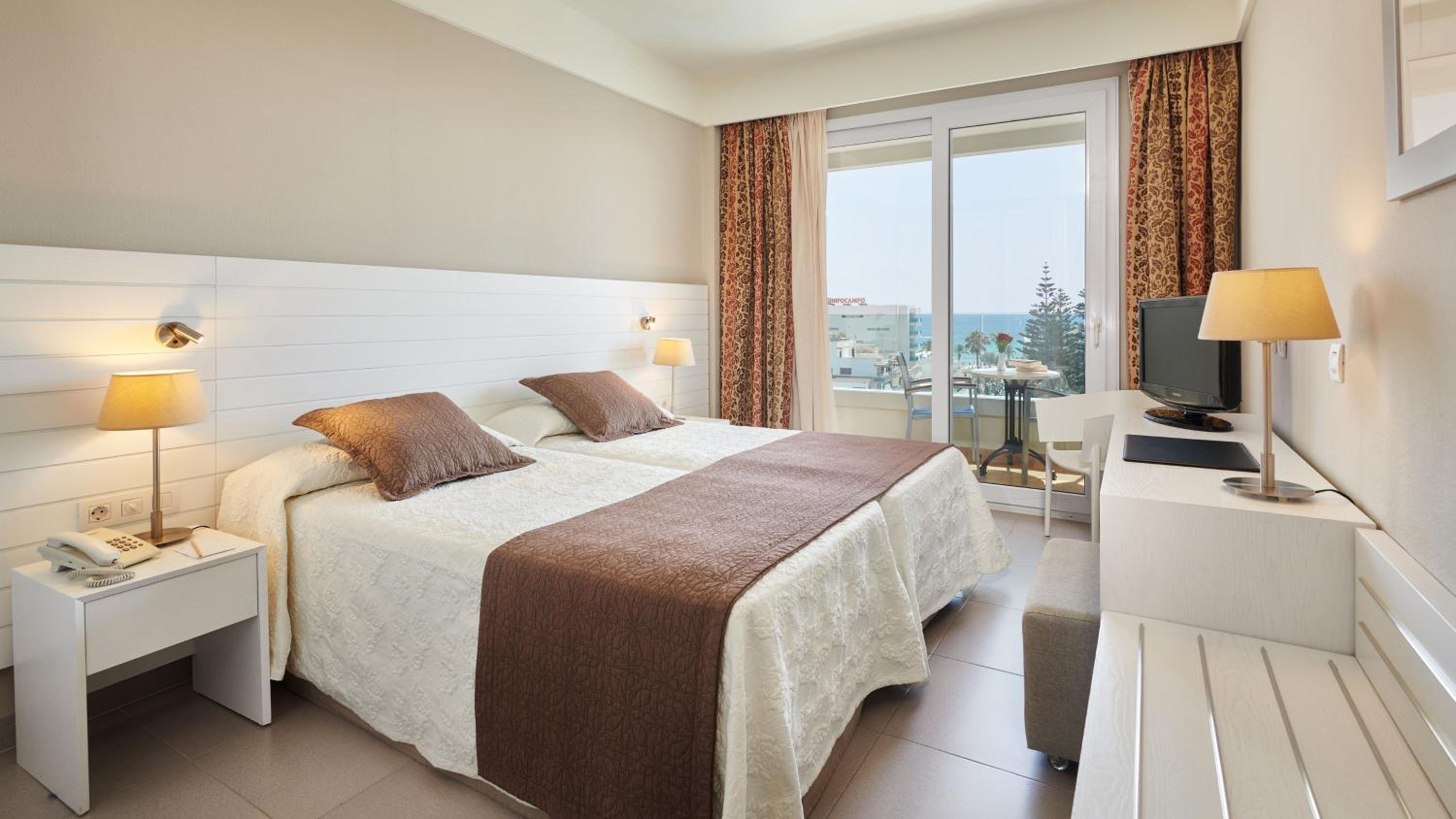 Double Room - Photo 2