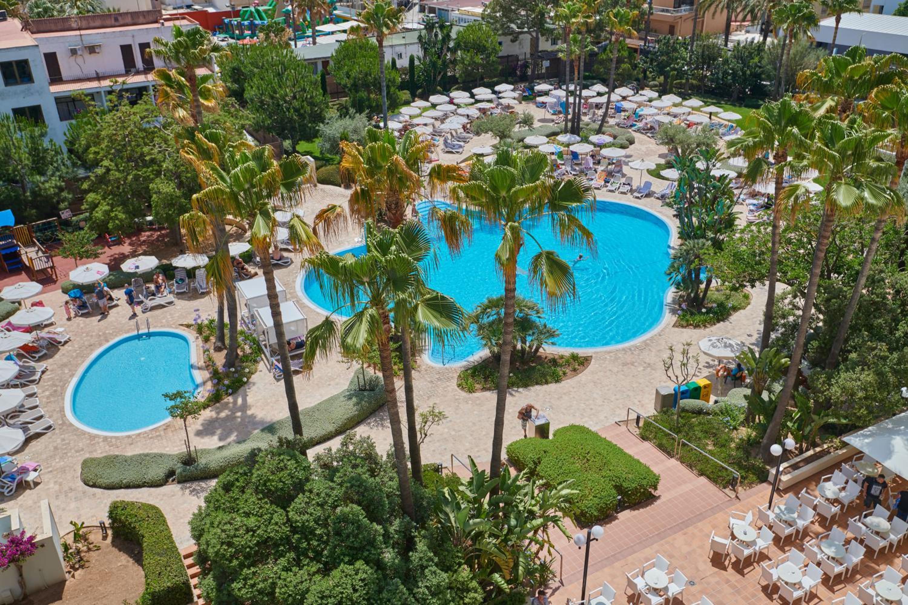 Double Room with Pool View - Photo 4