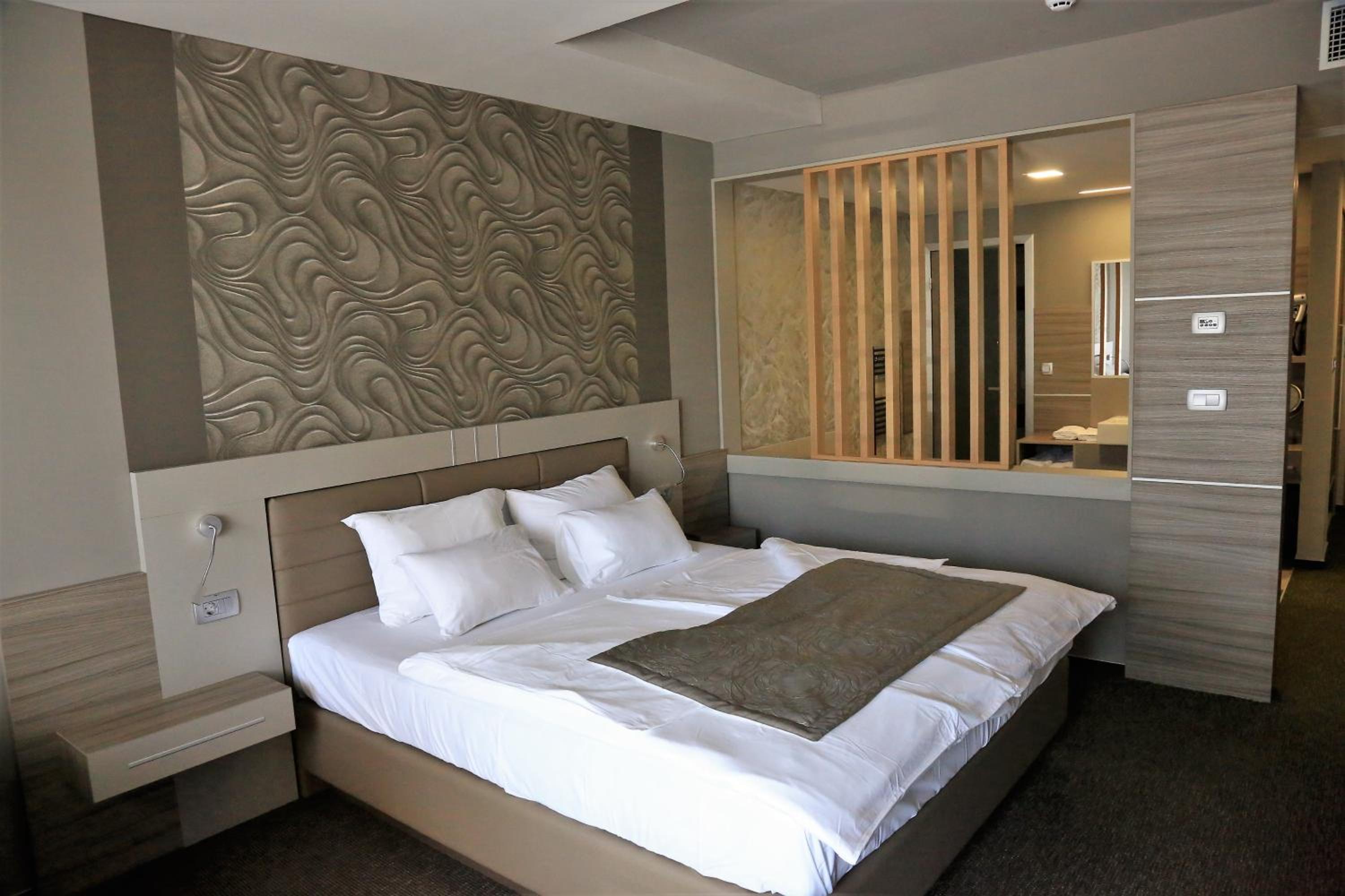 Deluxe Double Room - Photo 7