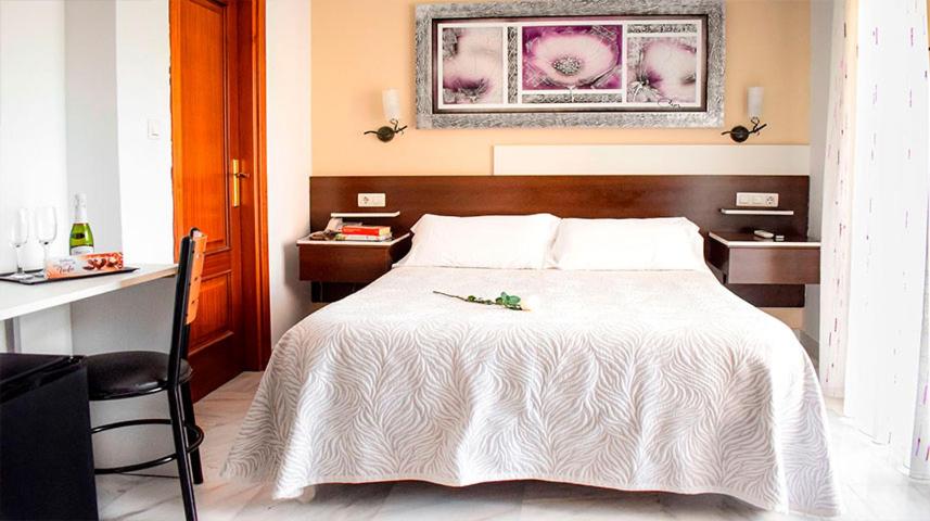 Double or Twin Room - Photo 3