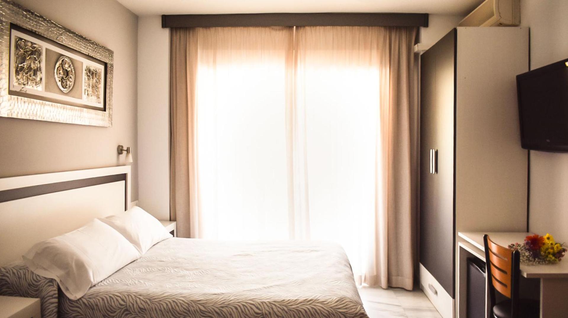 Double or Twin Room - Photo 1