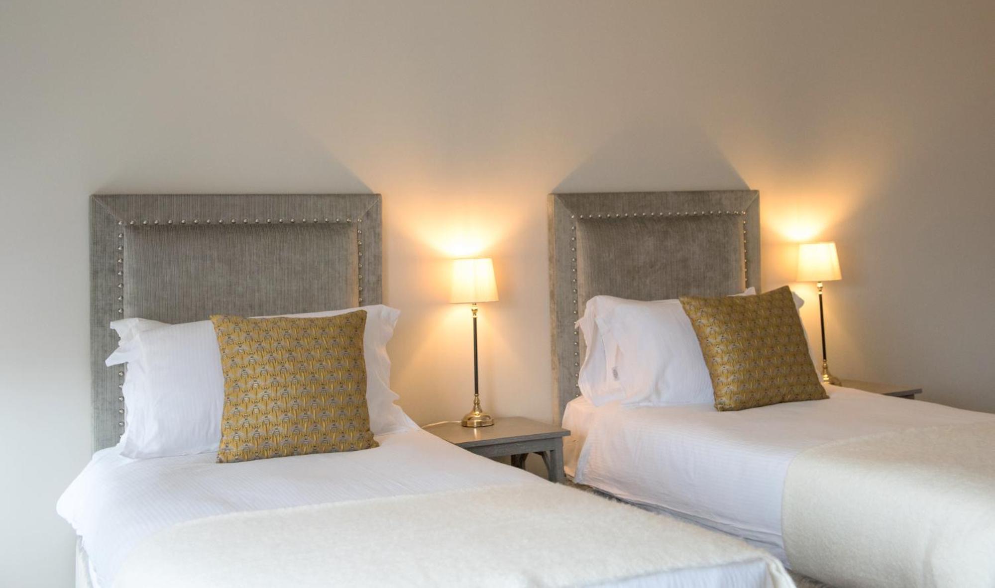 Deluxe Family Suite - Photo 2
