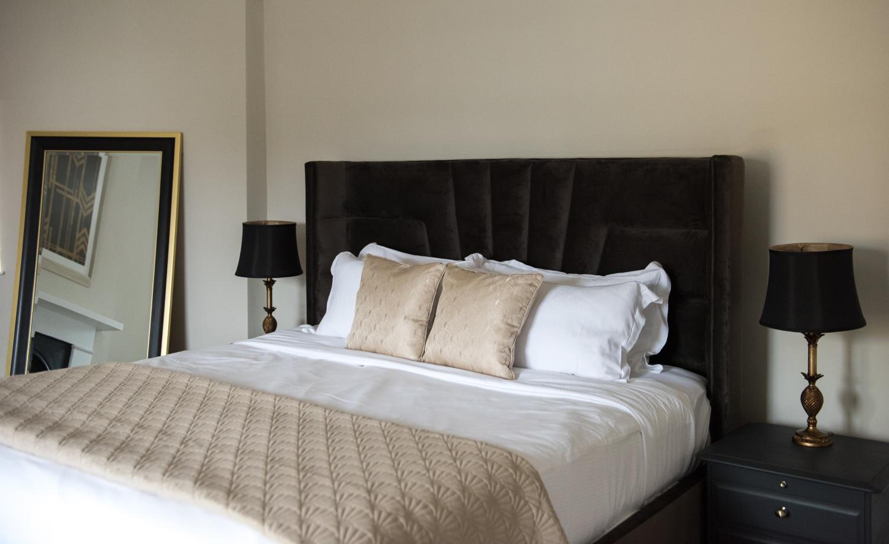 Deluxe Family Suite - Photo 7