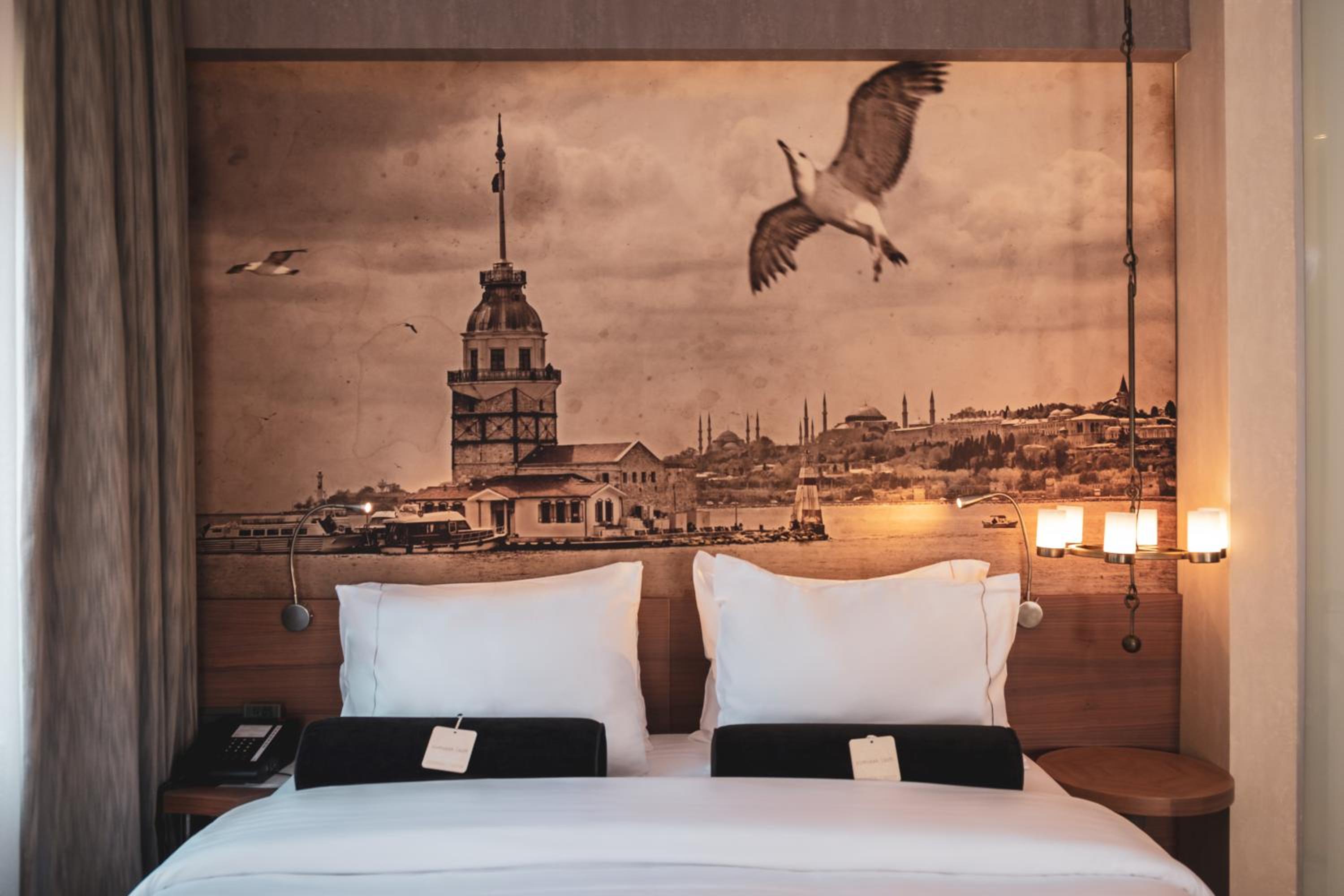 Queen Room with Balcony and Hagia Sofia View