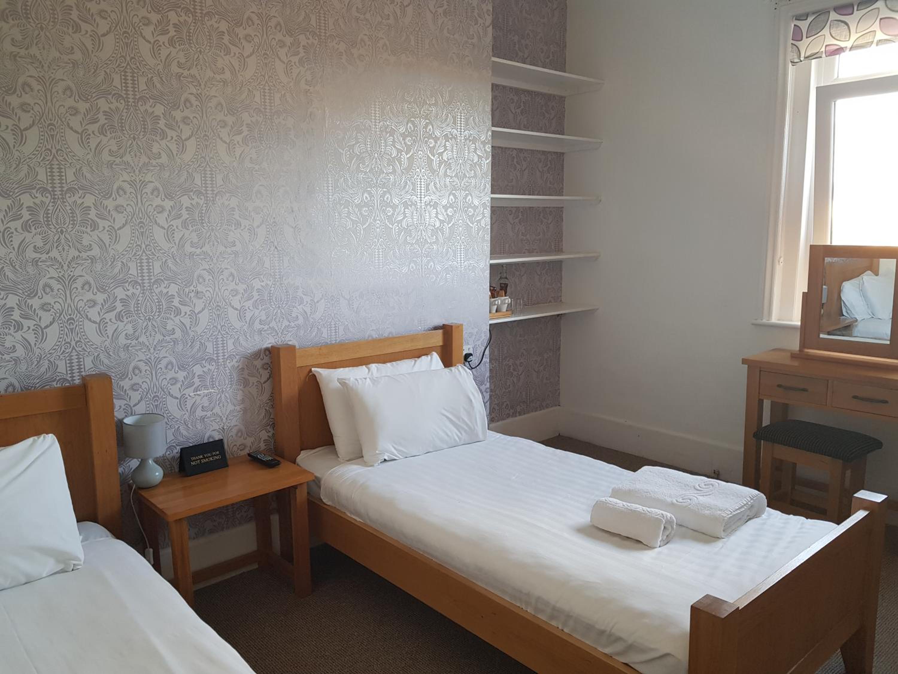 Small Twin Room photo 2
