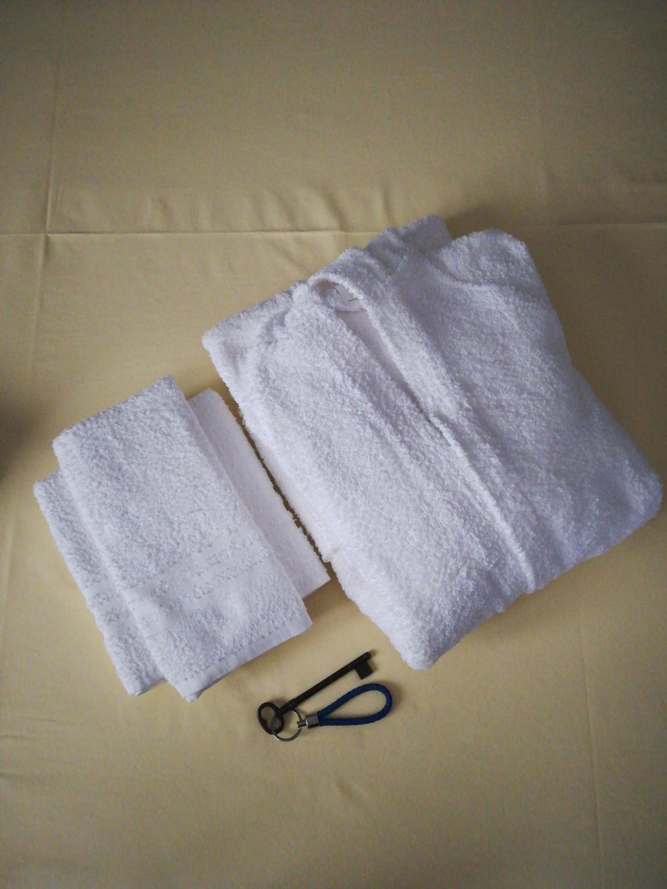 Double Room with Private Bathroom - Photo 4