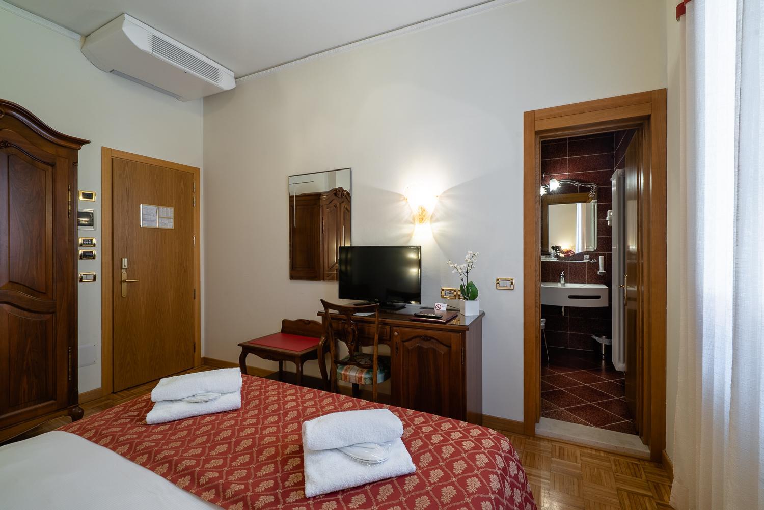 Standard Double Room - Photo 4
