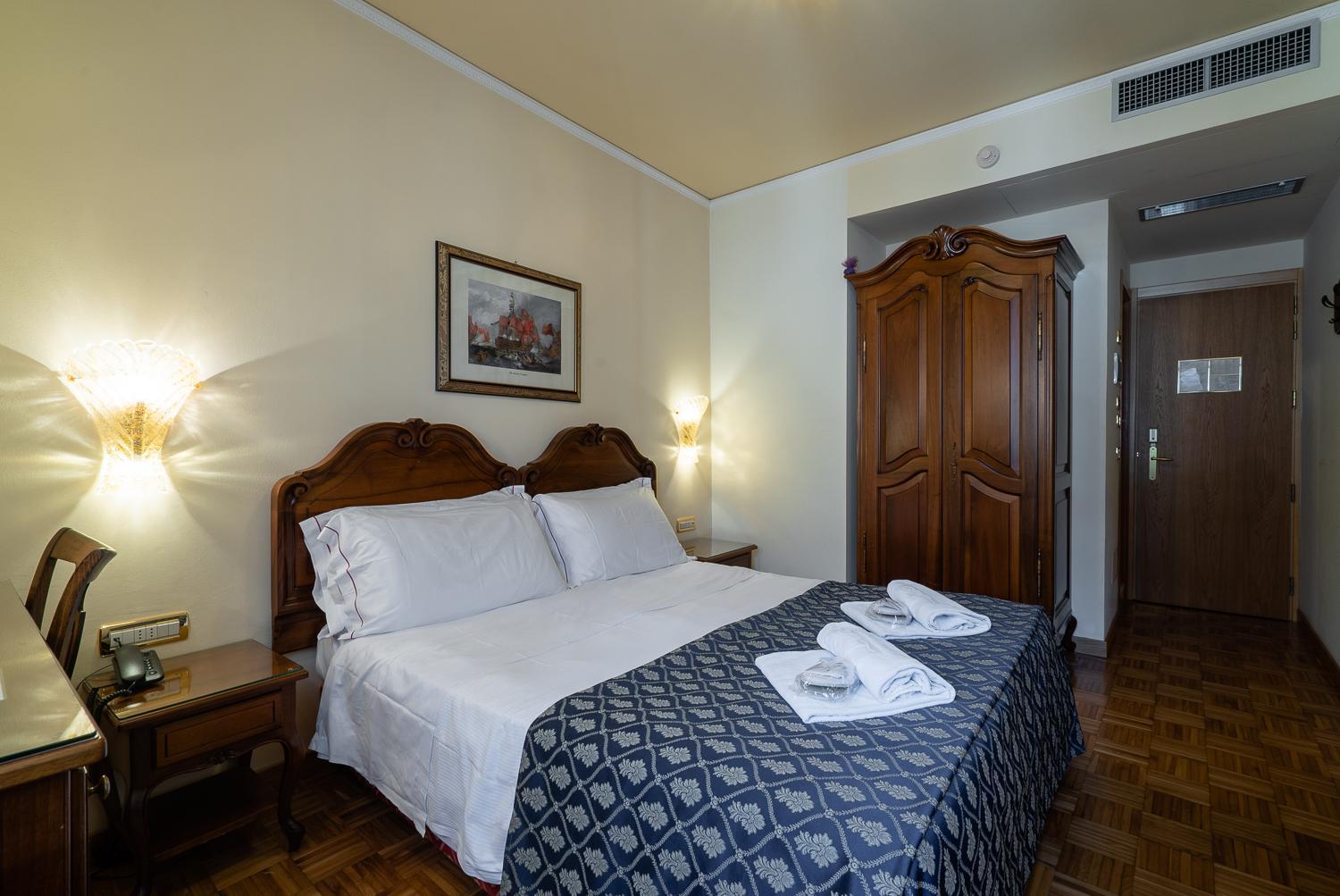 Standard Double Room - Photo 3