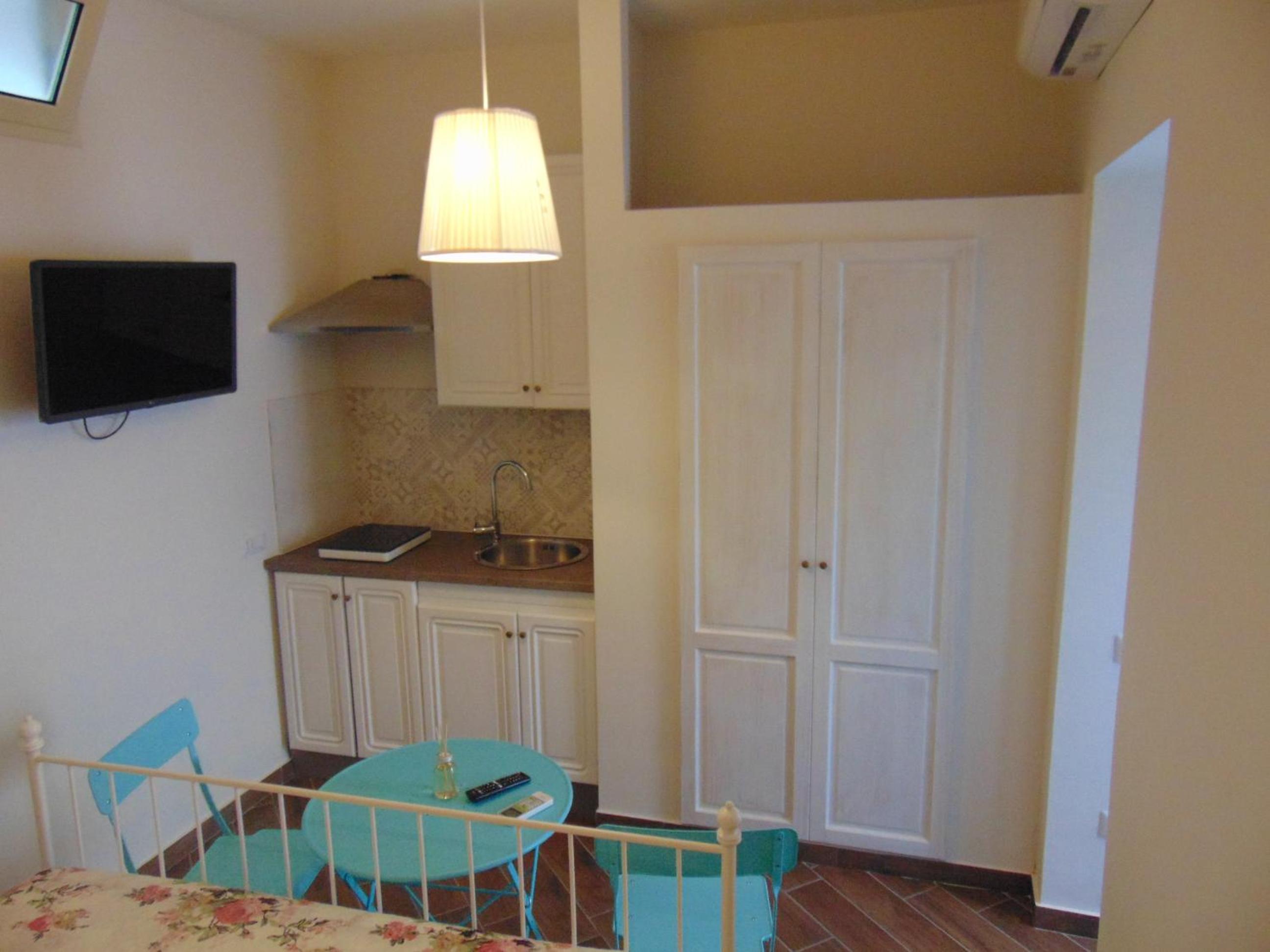 Double Room - Photo 2
