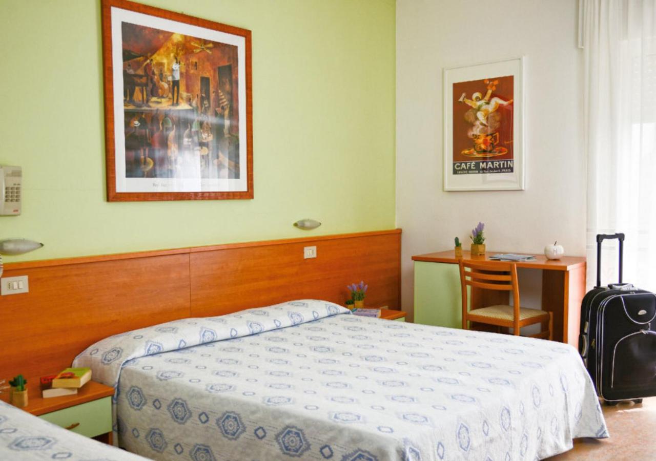 Economy Triple Room photo 1