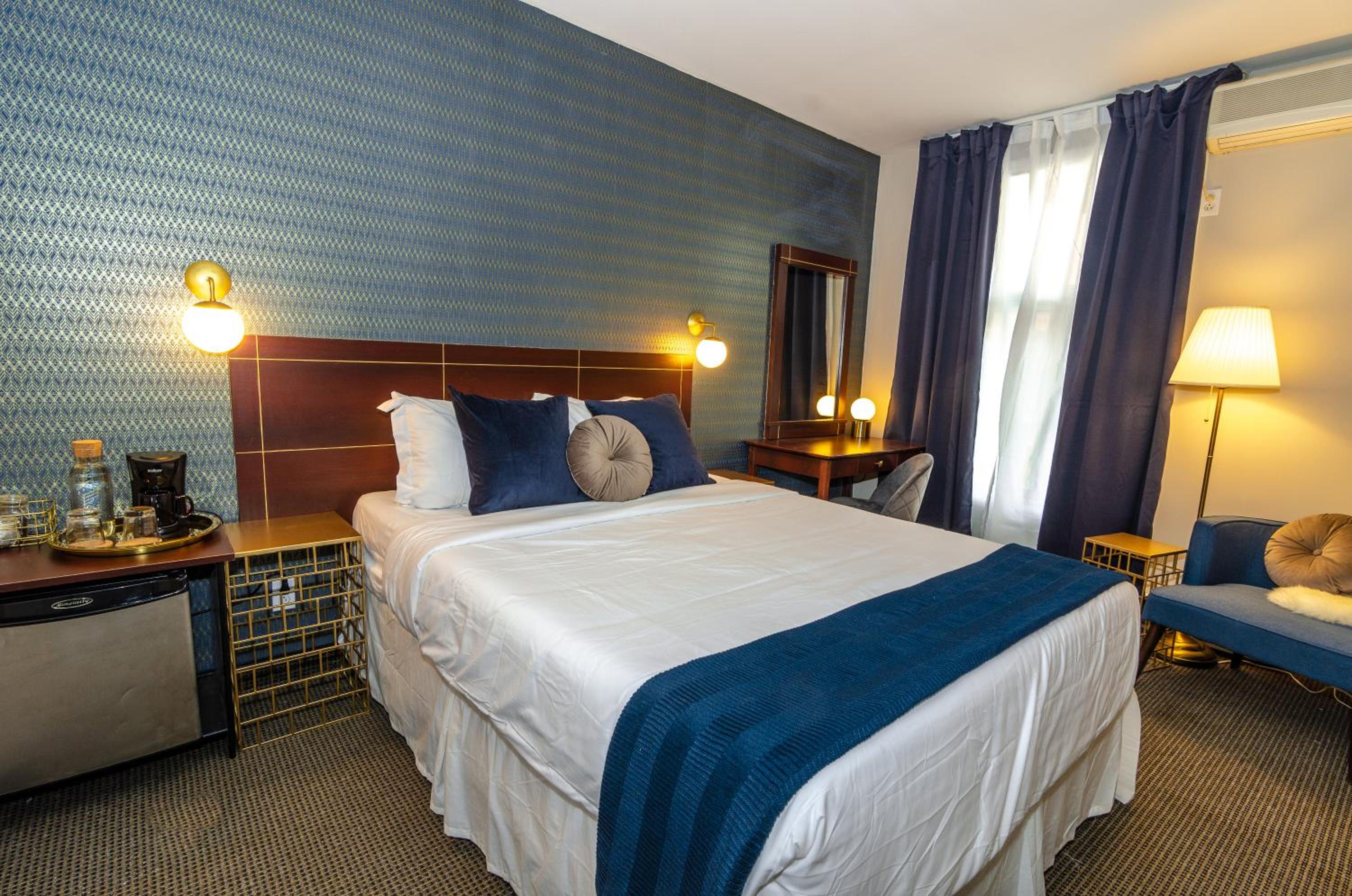 Deluxe Queen Room