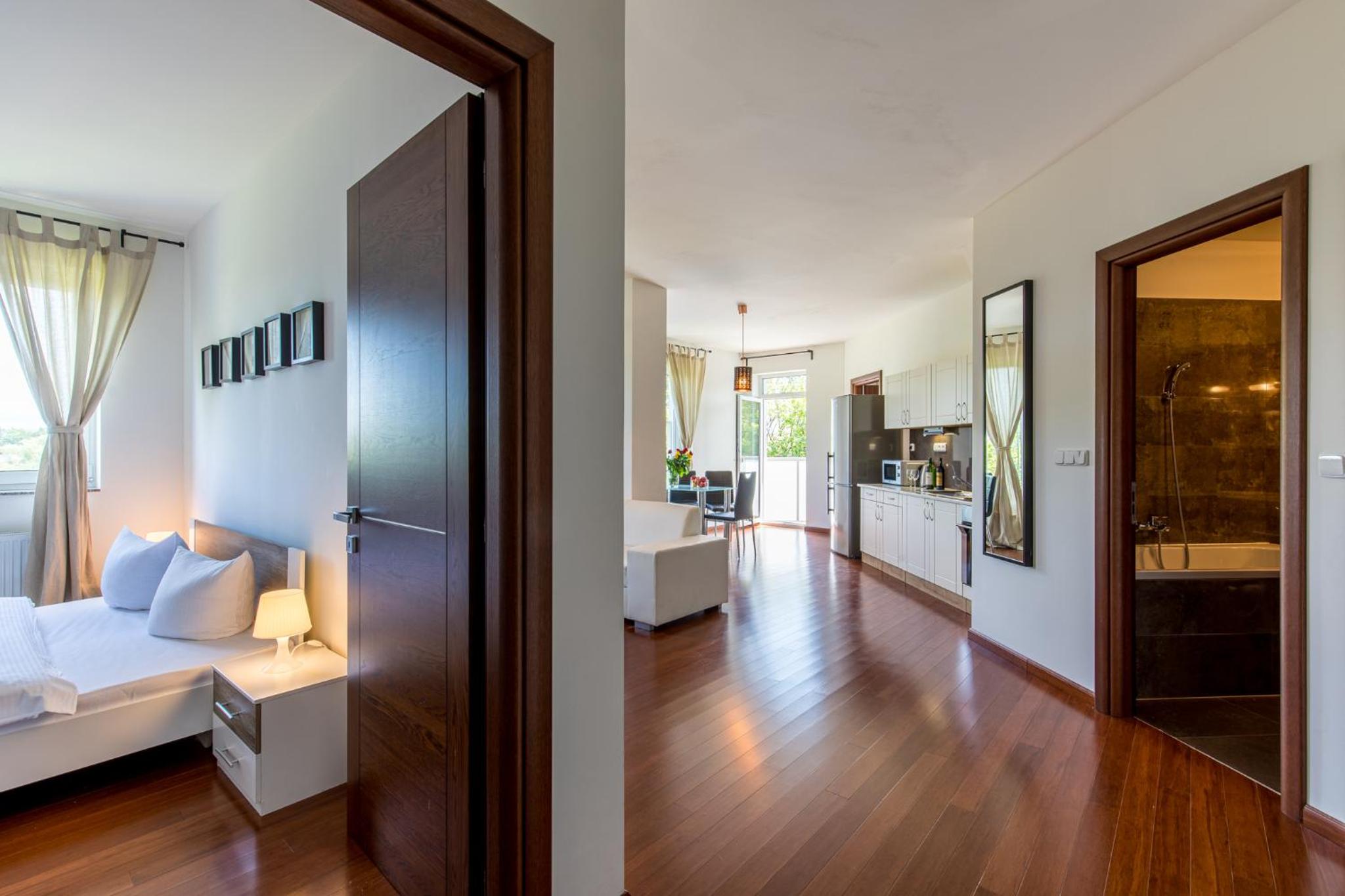 Two-Bedroom Apartment with Balcony - Photo 6