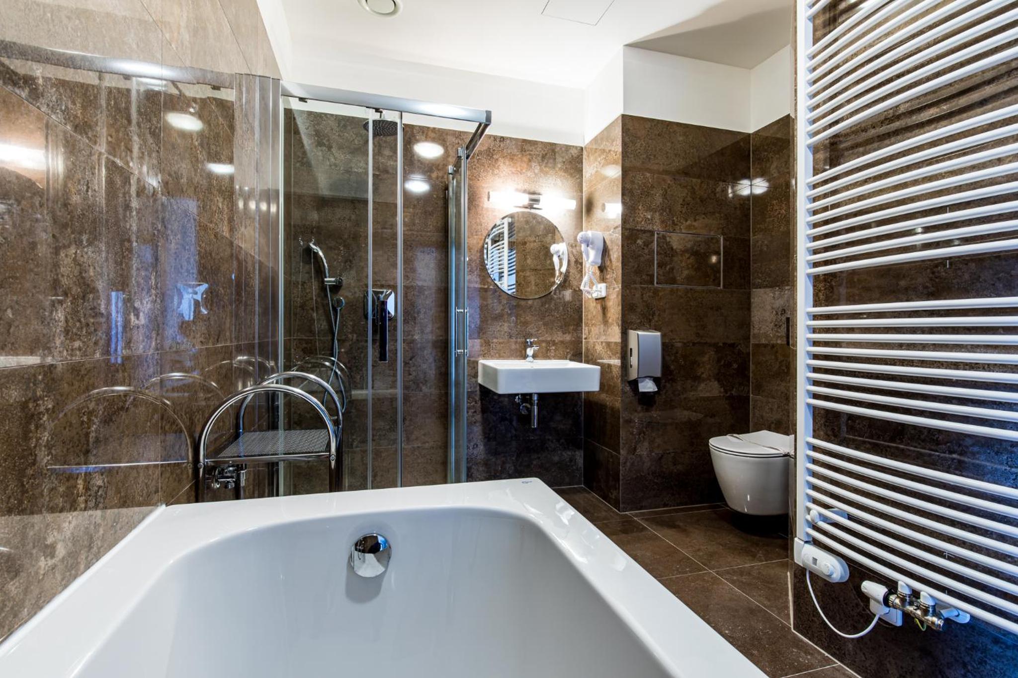 Two-Bedroom Apartment with Balcony - Photo 15