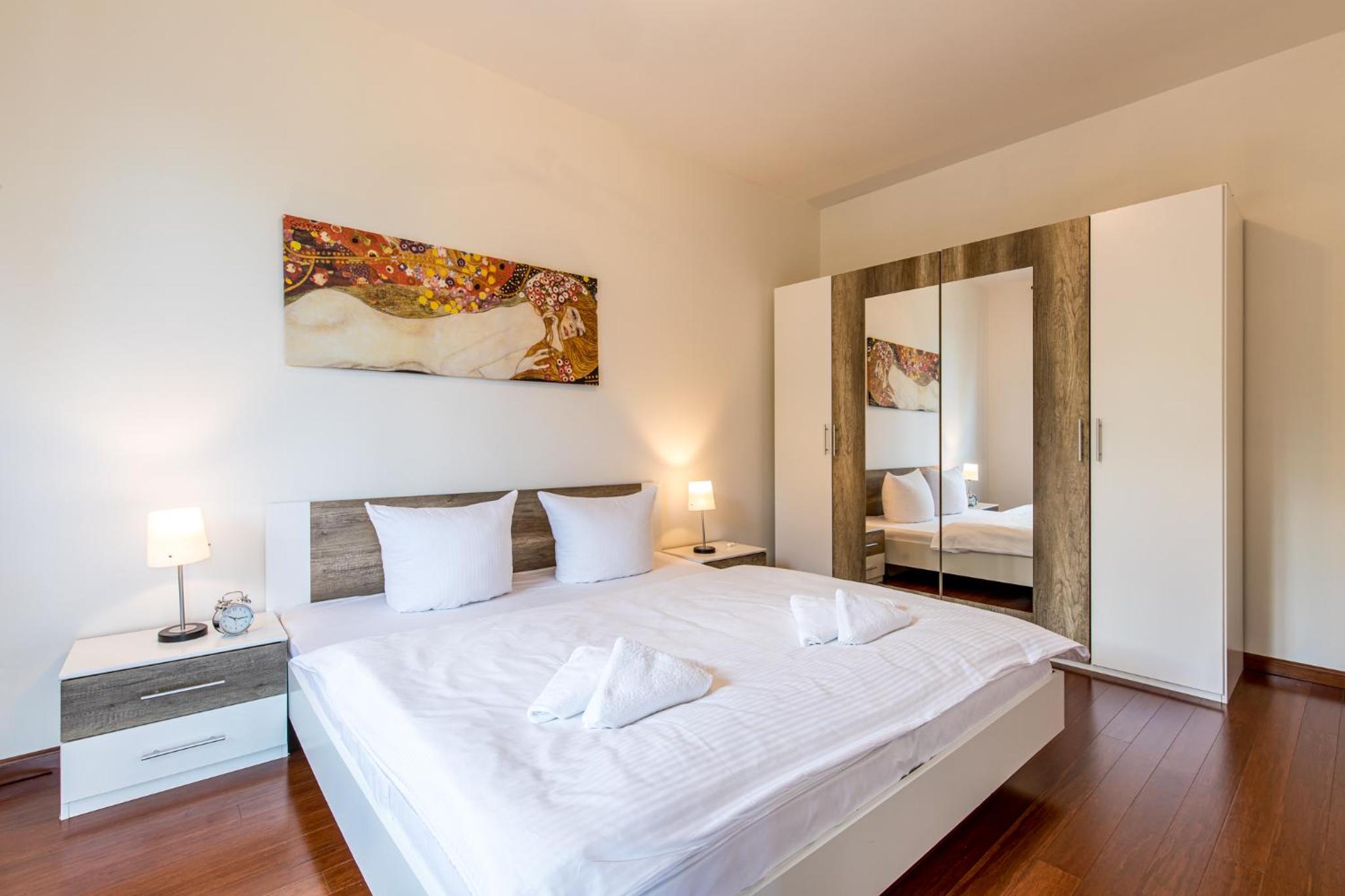 Two-Bedroom Apartment with Balcony - Photo 3