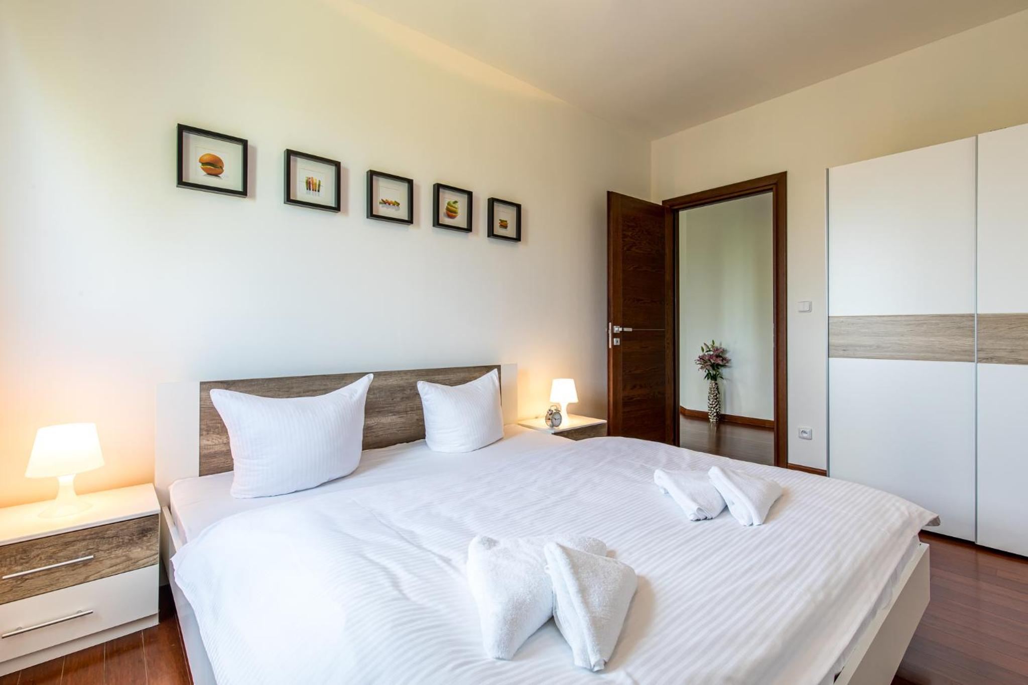 Two-Bedroom Apartment with Balcony - Photo 14