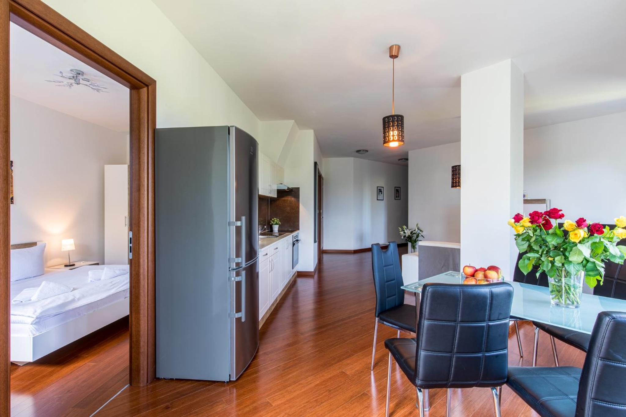 Two-Bedroom Apartment with Balcony - Photo 5