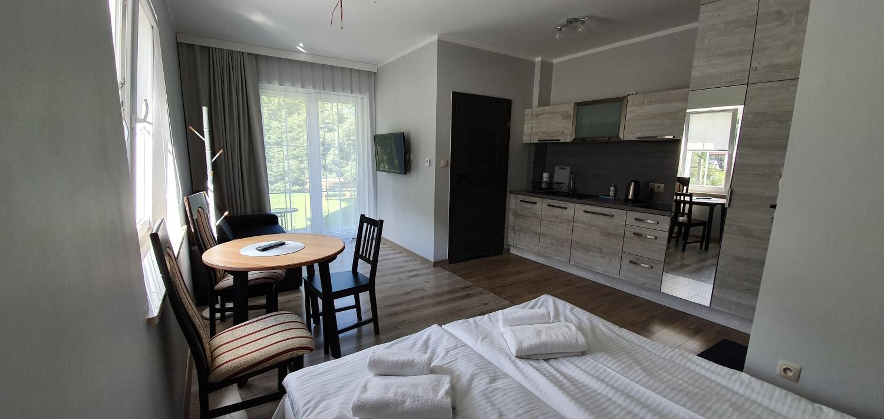 Studio Apartment - Photo 1