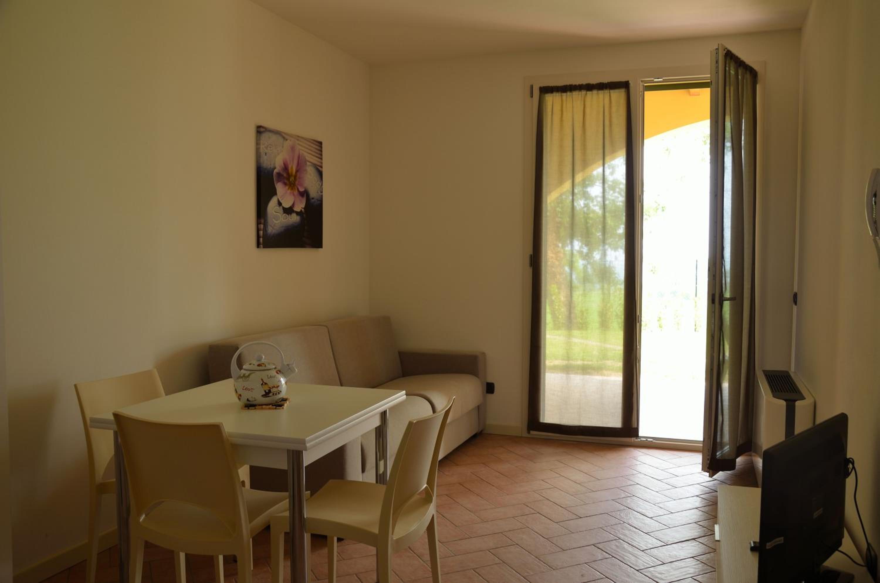 One-Bedroom Apartment with Garden photo 1