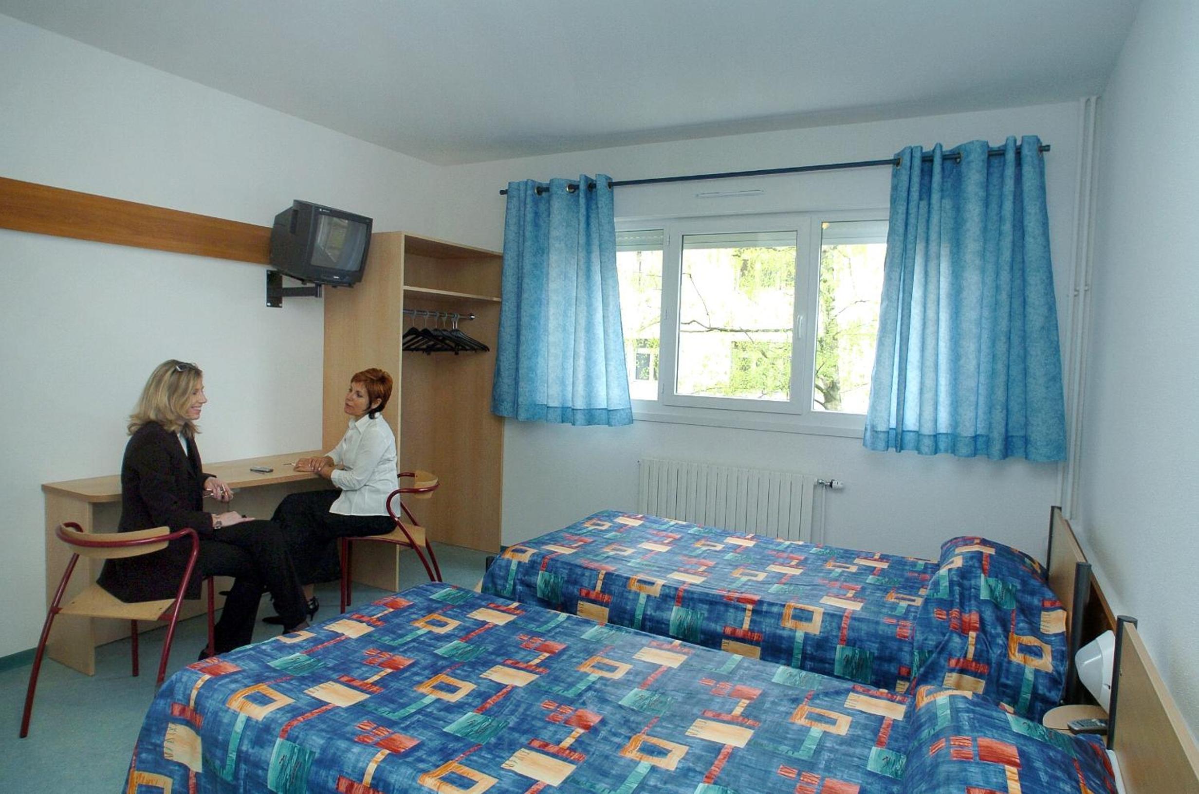 Twin Room - Photo 3