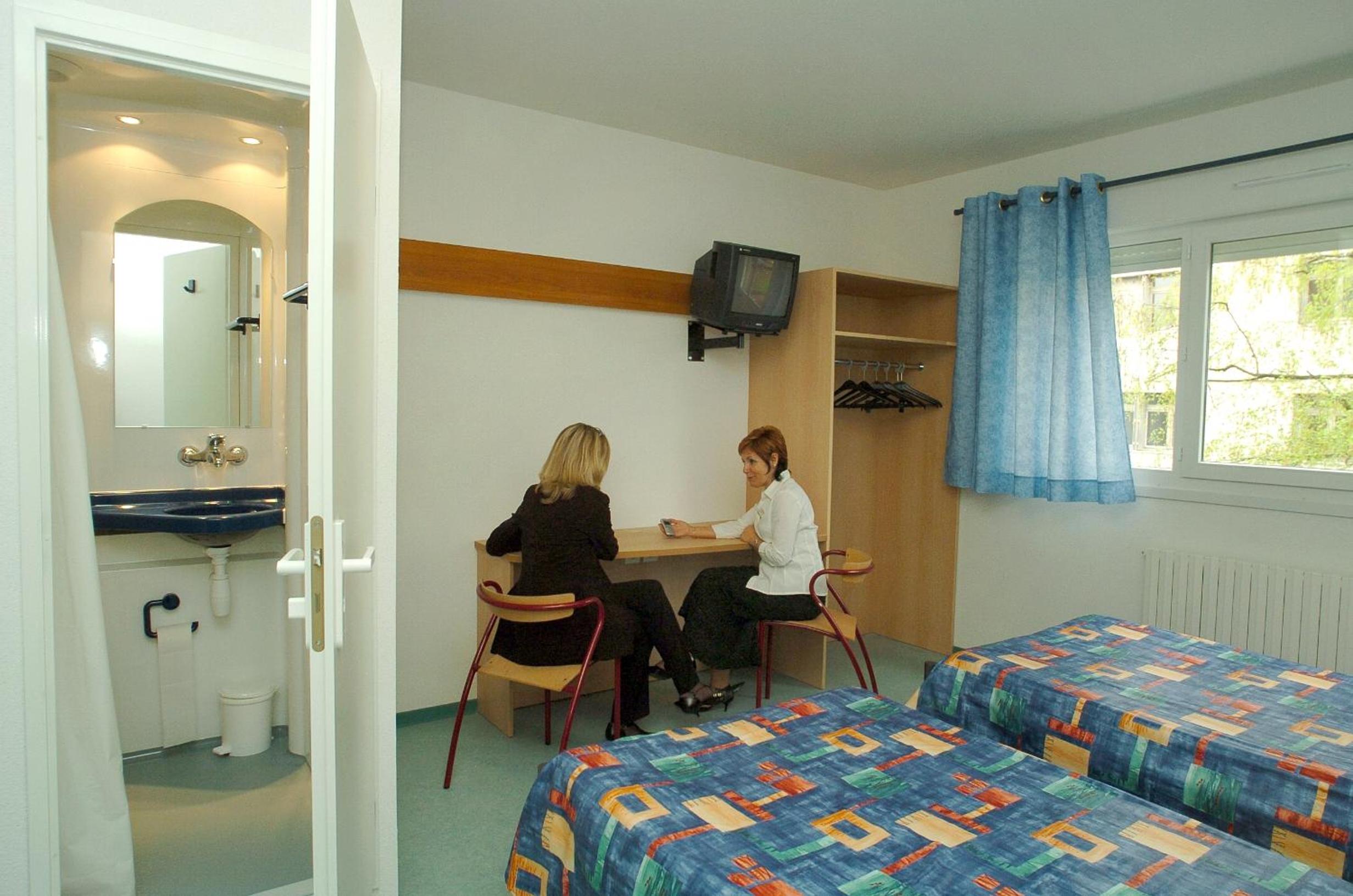 Twin Room - Photo 6