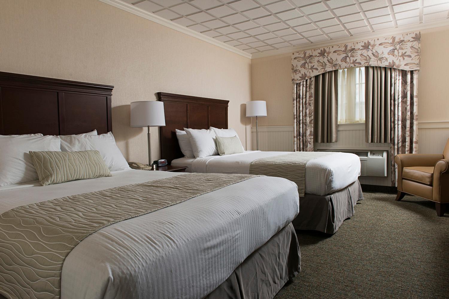 Deluxe Queen Room with Two Queen Beds photo 2