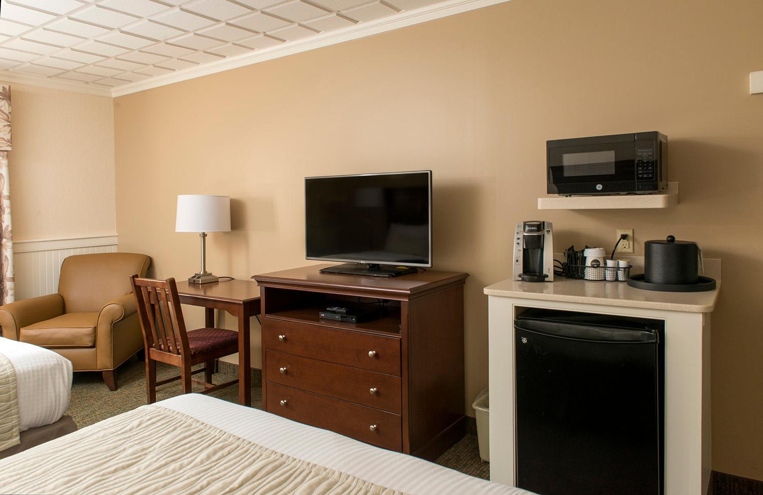 Deluxe Queen Room with Two Queen Beds photo 1