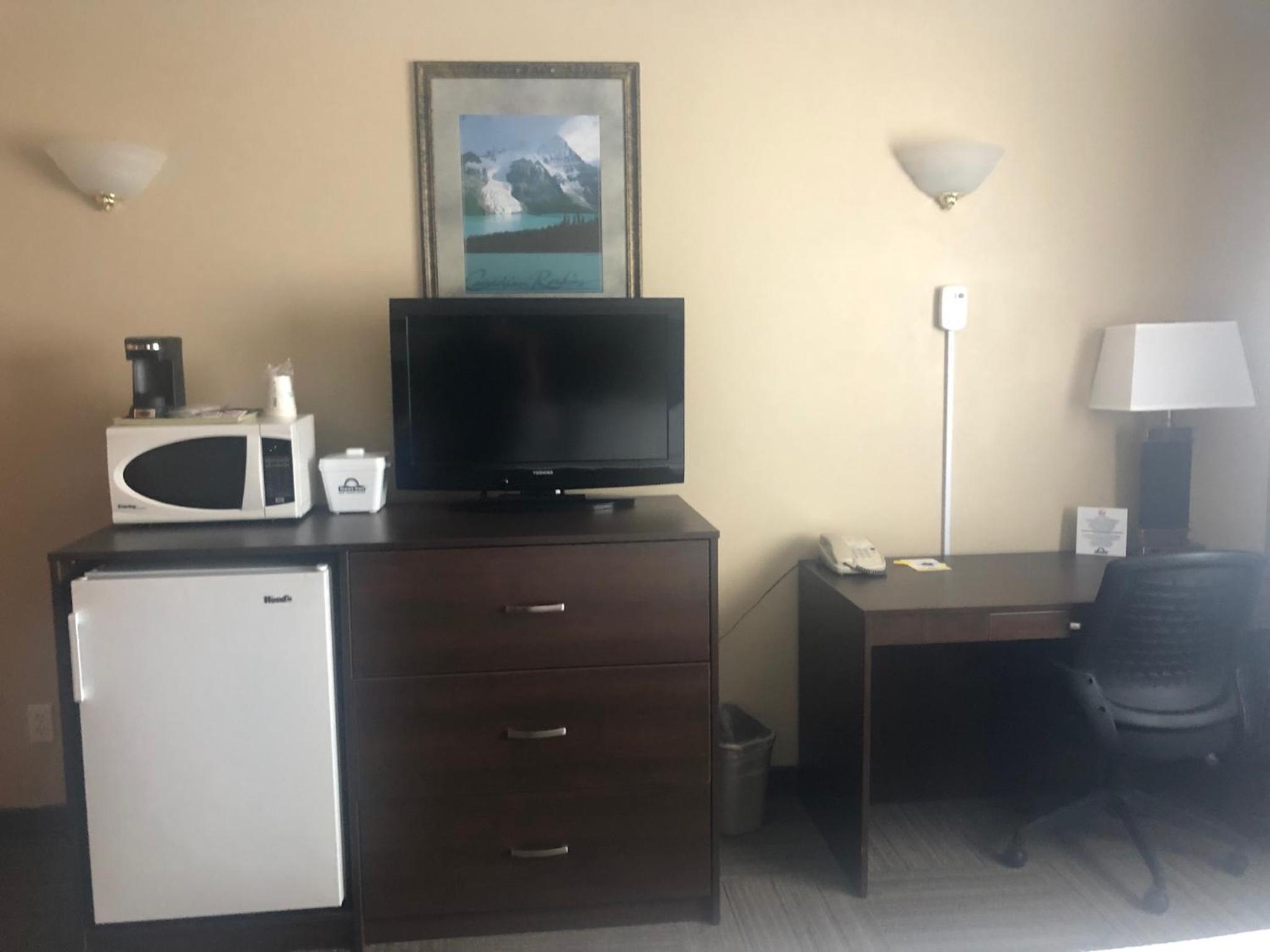 Queen Room - Non-Smoking - Not Pet Friendly - Photo 1