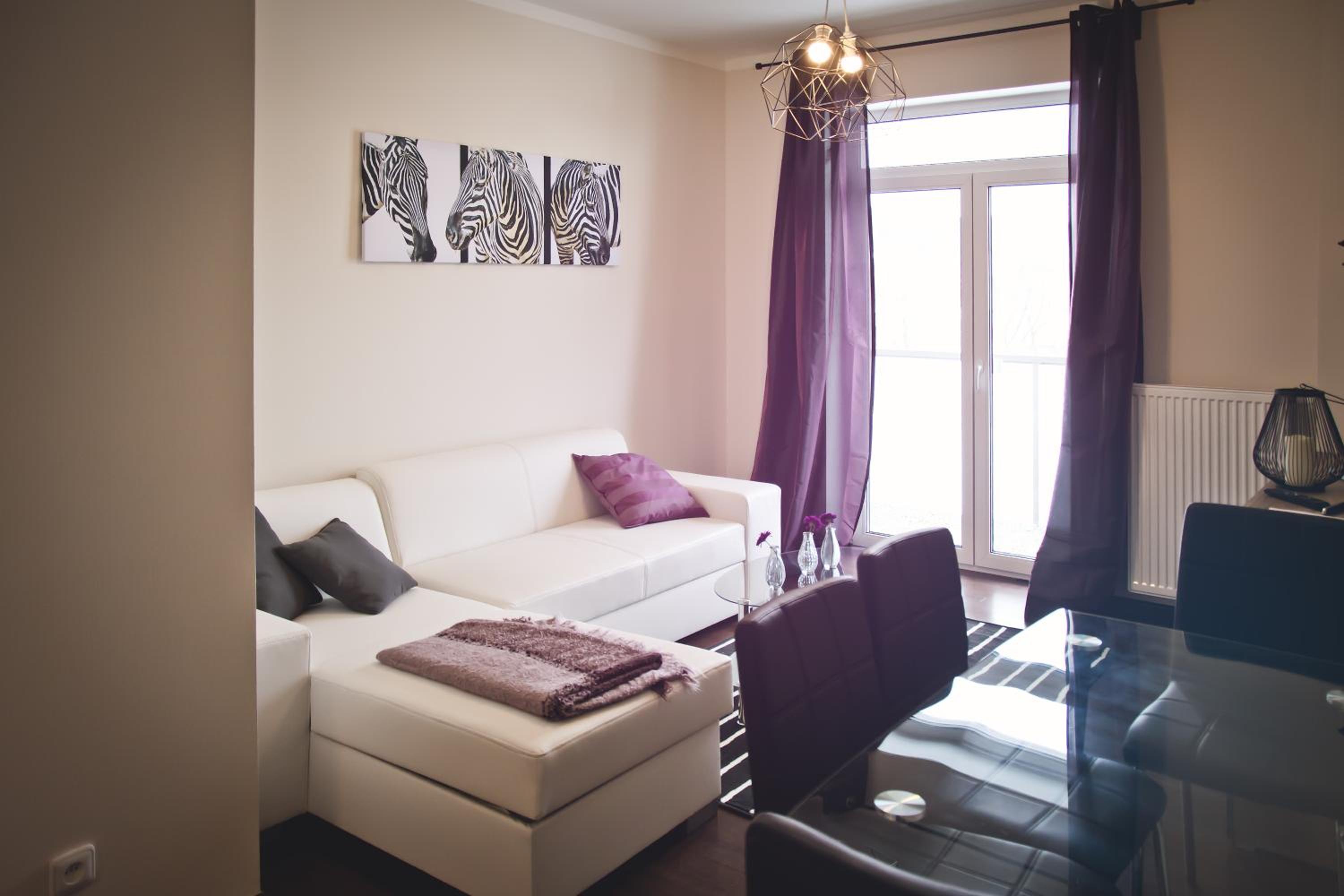 One-Bedroom Apartment with Balcony - Photo 3