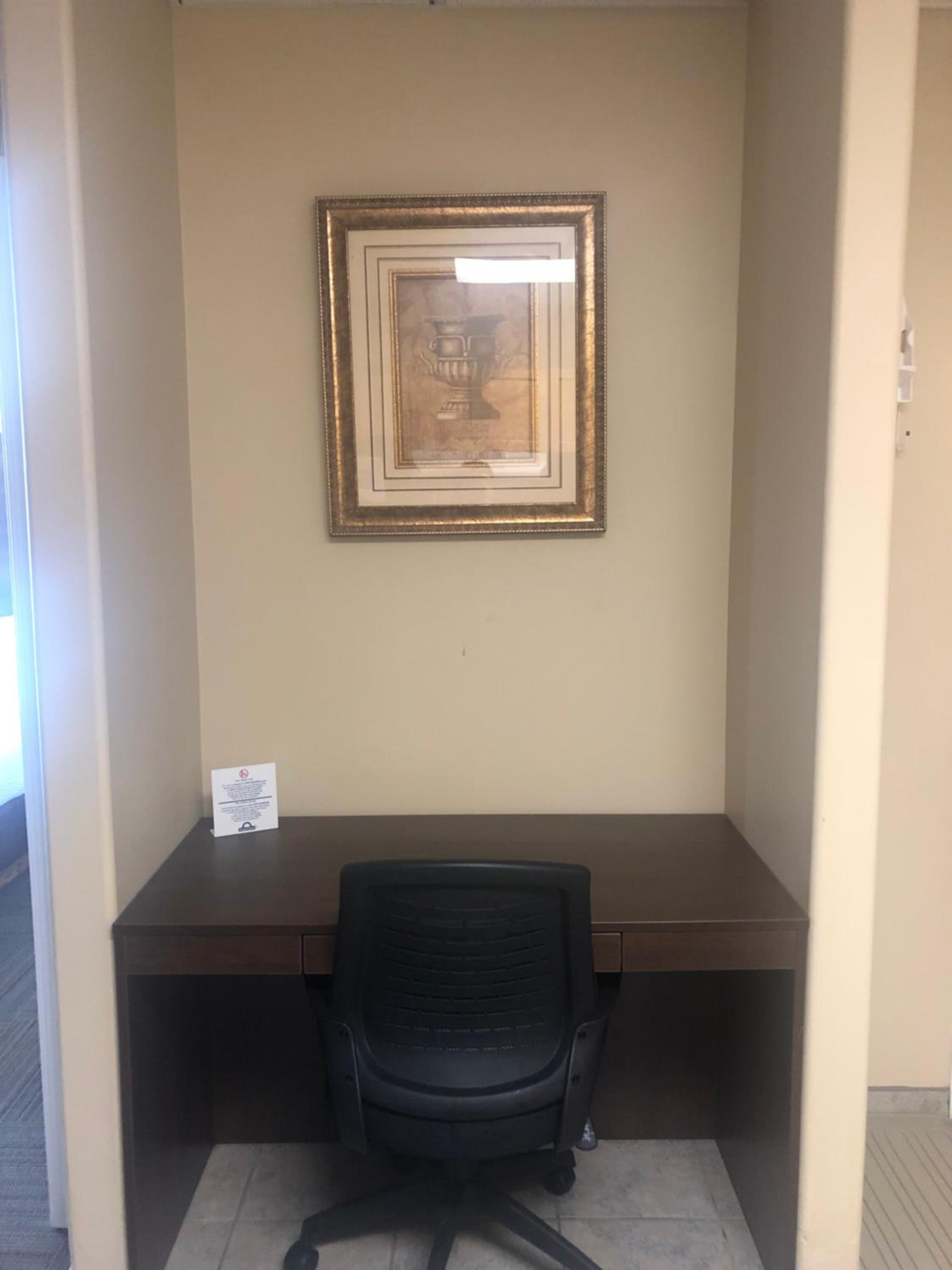 One-Bedroom Queen Efficiency Suite - Non-Smoking - Not Pet Friendly - Photo 4