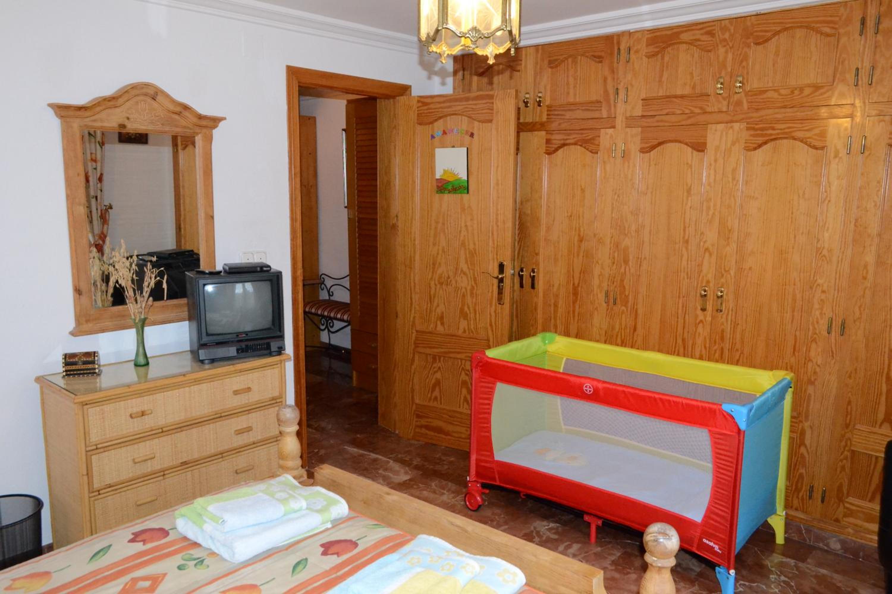 Five-Bedroom House photo 2
