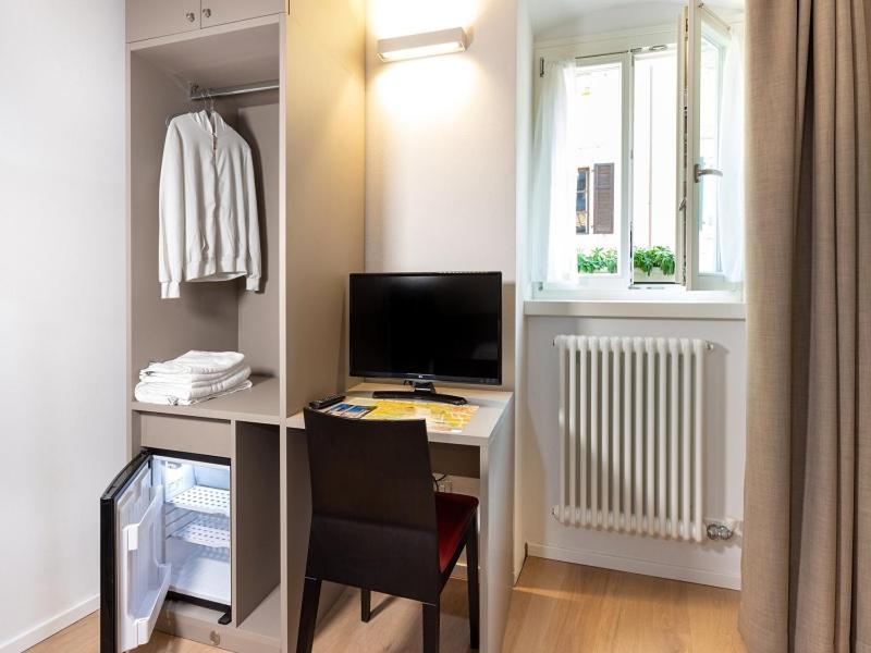 Single Room with Private Bathroom photo 3