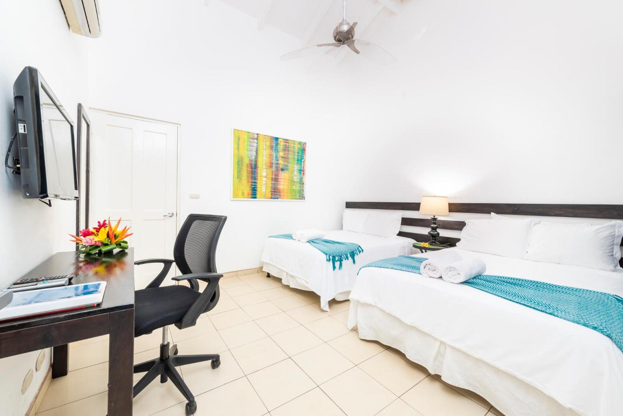 Double Room with Two Double Beds - Photo 4