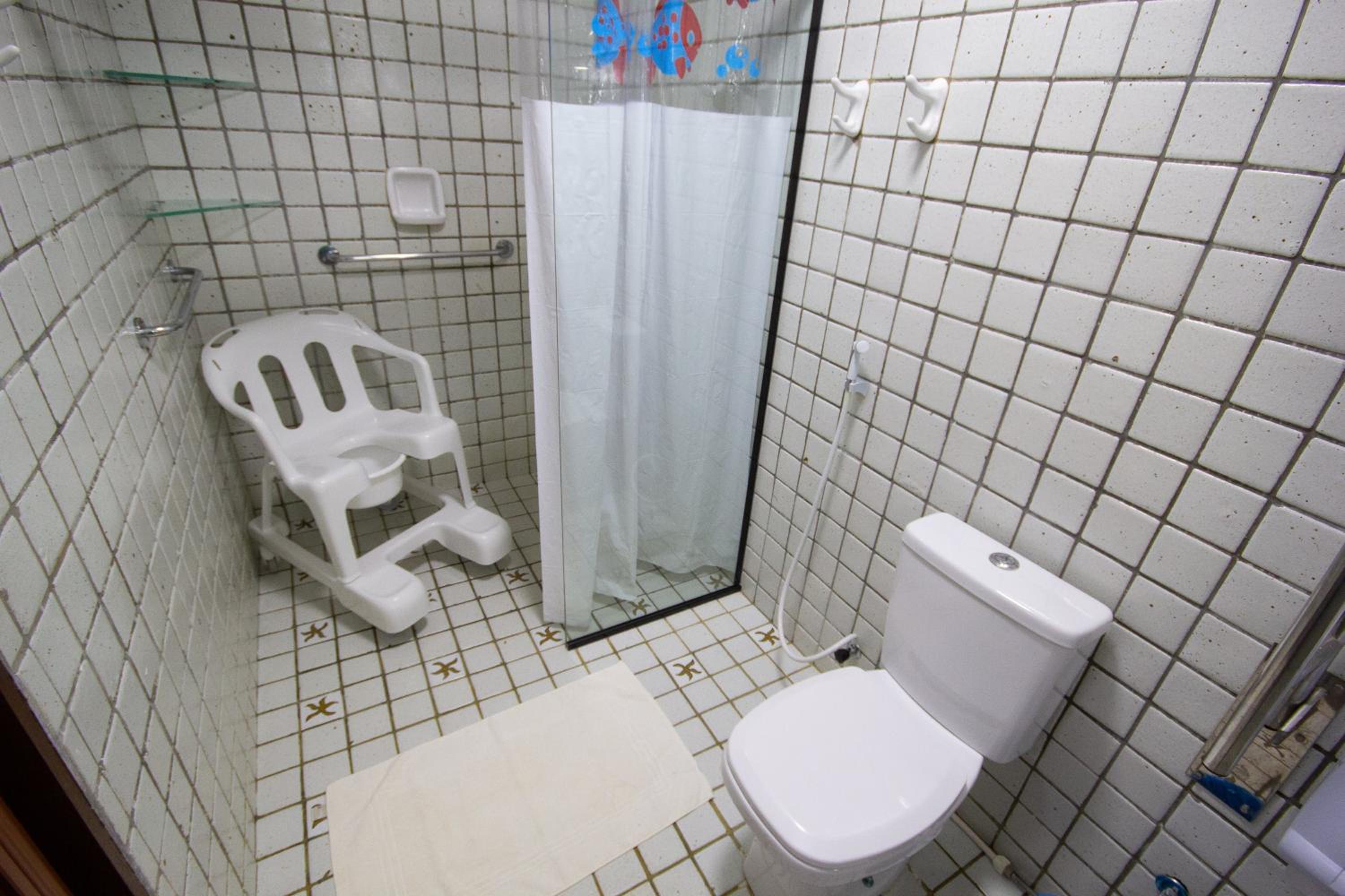 Quadruple Room - Disability Access photo 3
