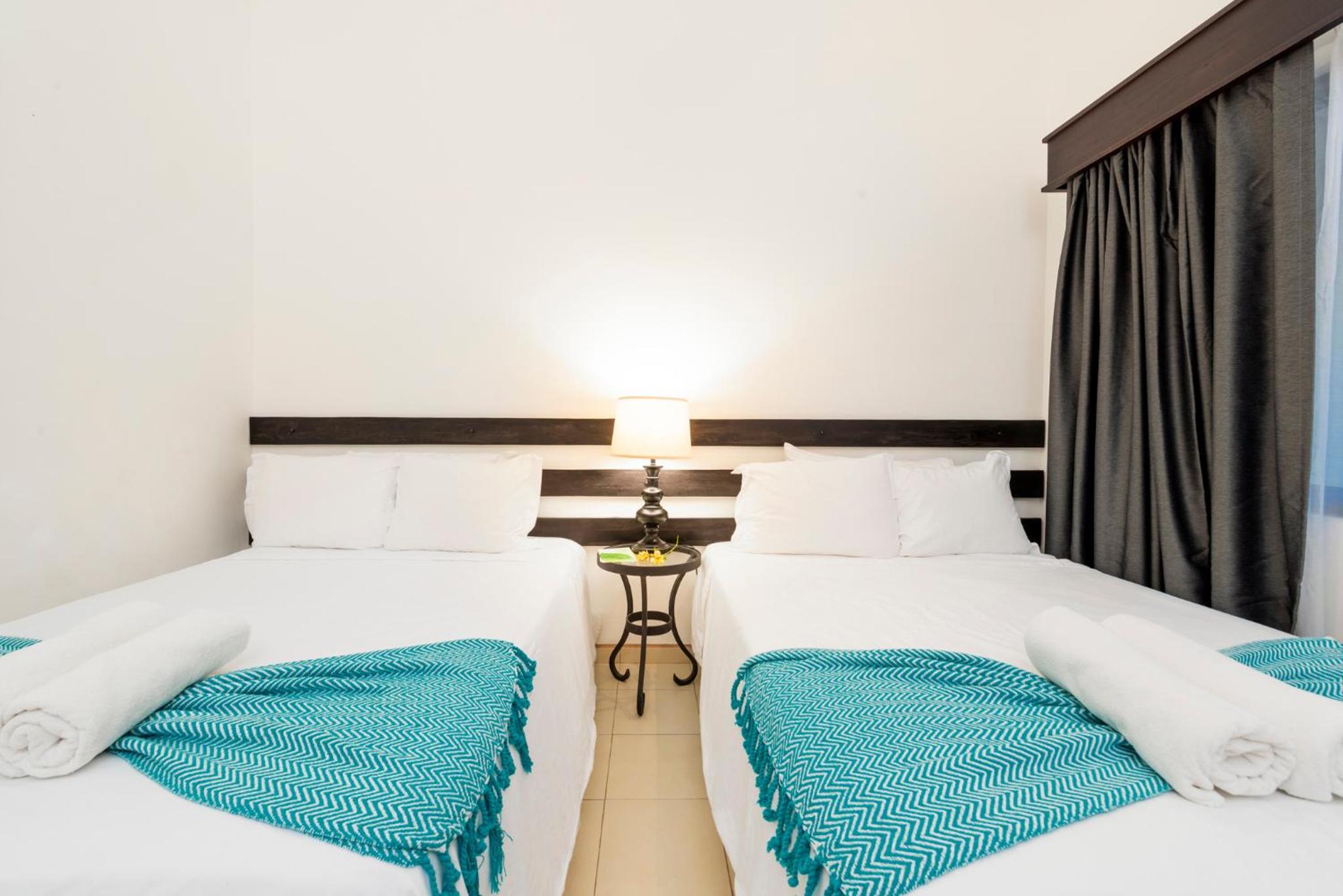 Double Room with Two Double Beds - Photo 8