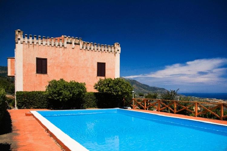 Two-Bedroom Apartment With Sea View photo 2