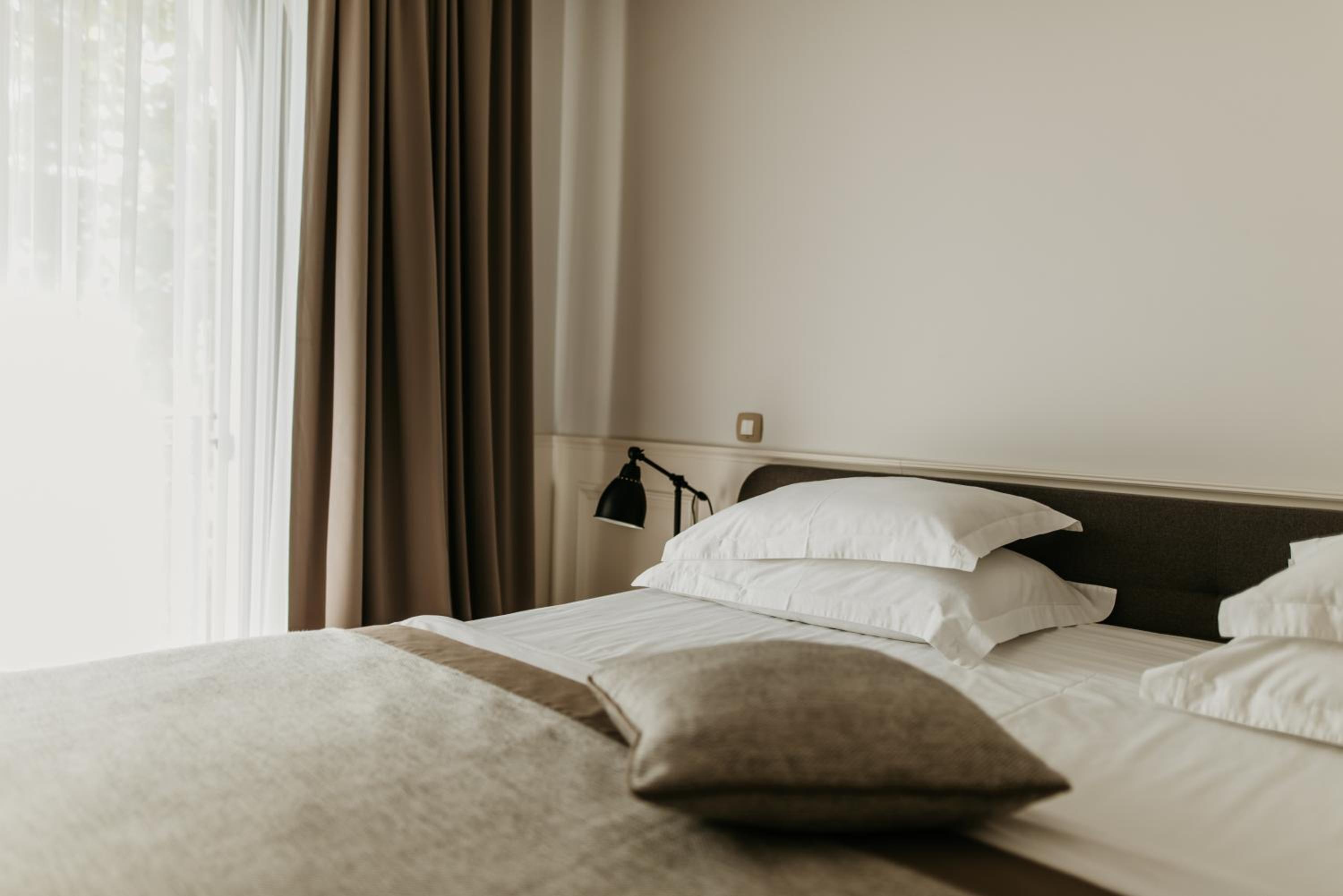 Double or Twin Room with City View photo 2