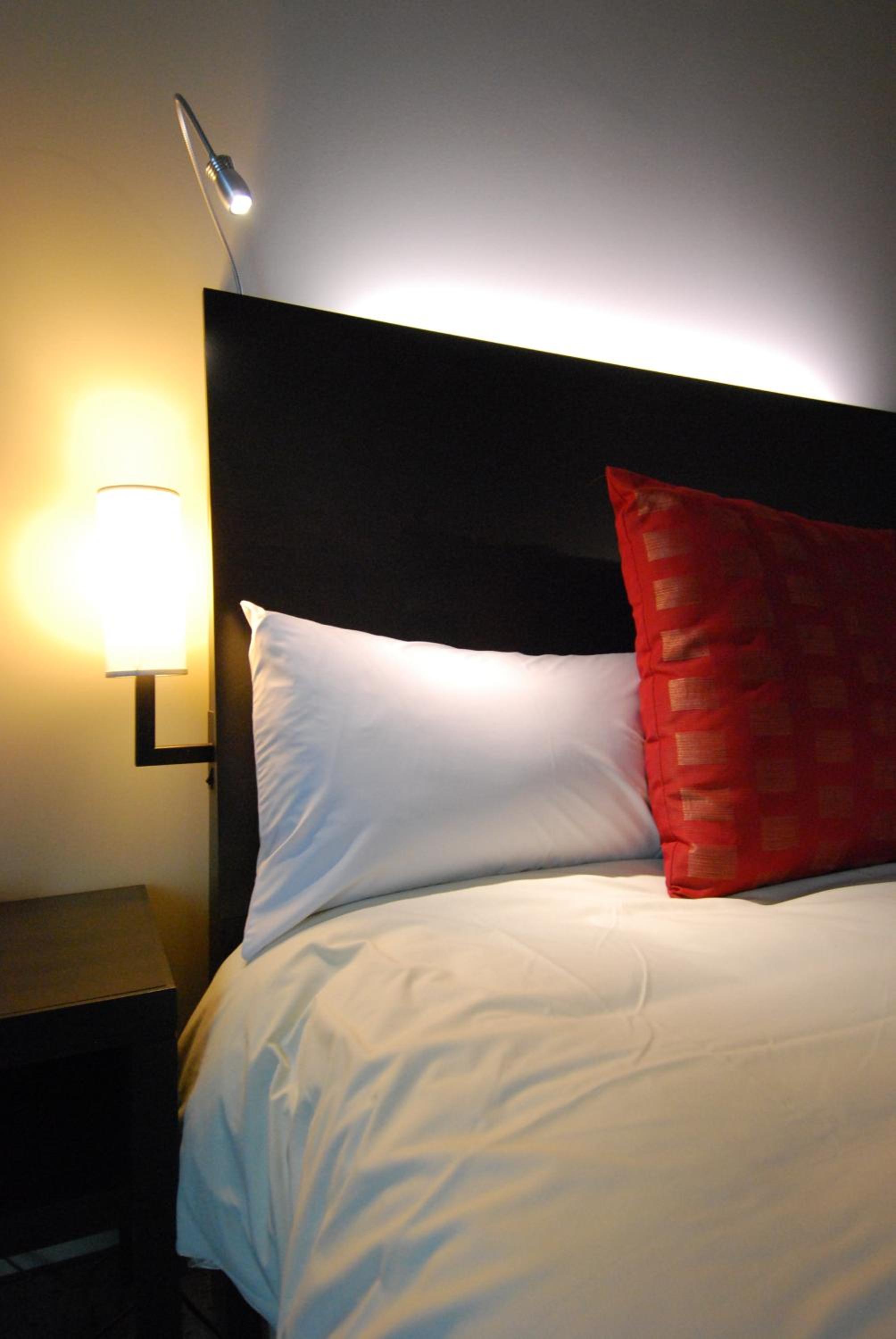Grand Comfort One Queen Bed Room - Photo 10