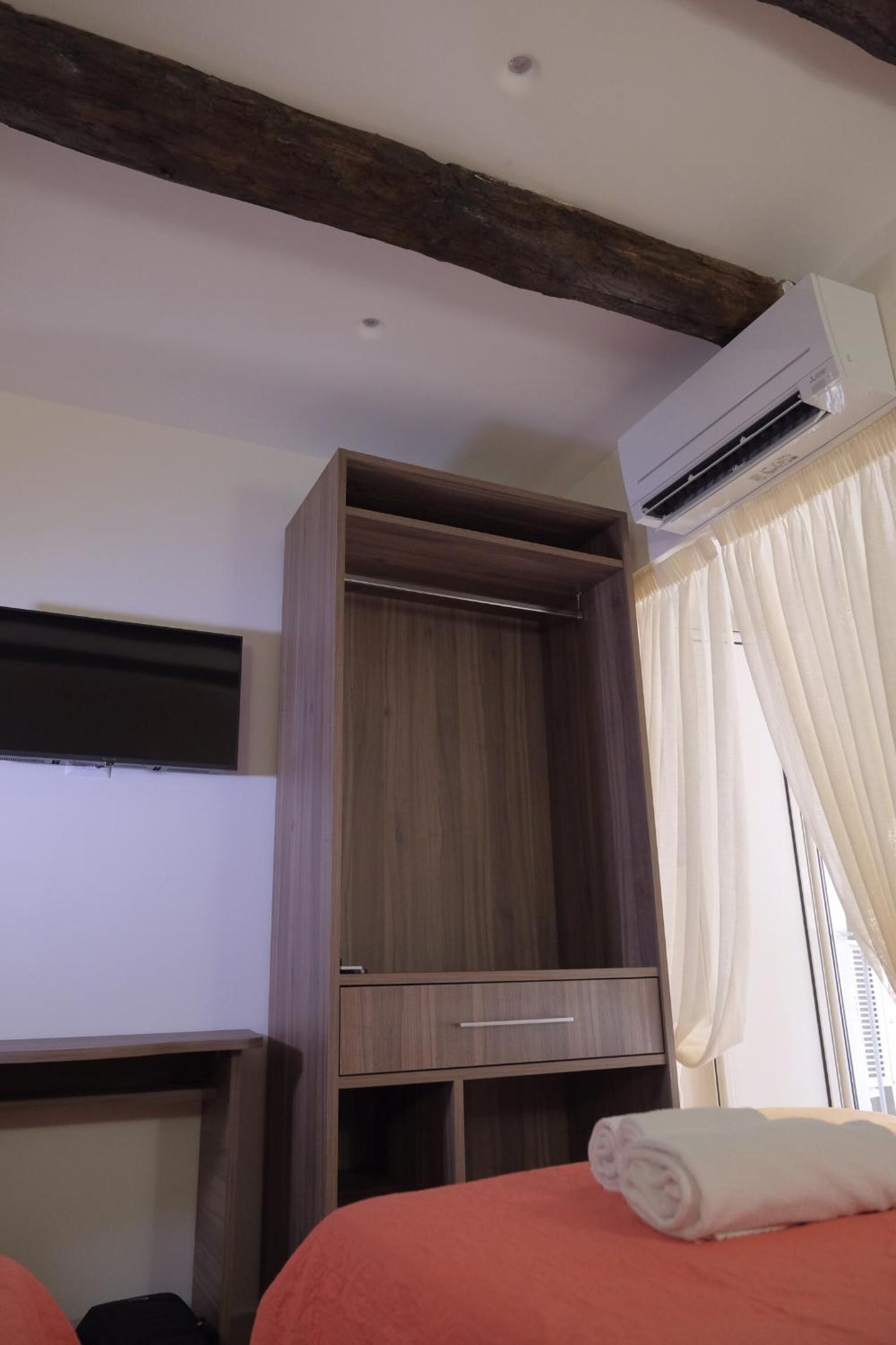 Twin Room with Private Bathroom