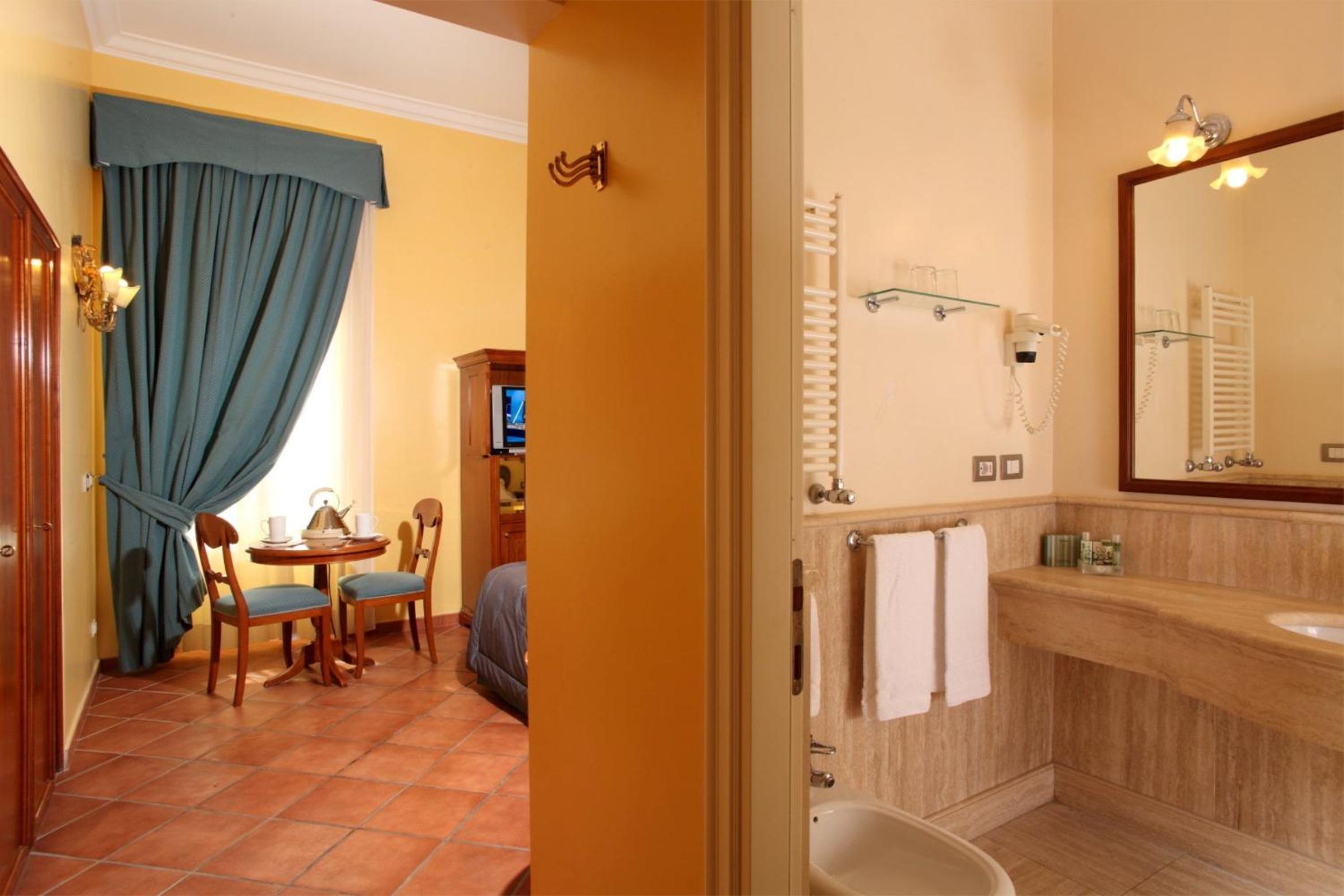 Superior Double or Twin Room - Via dei Greci 23
