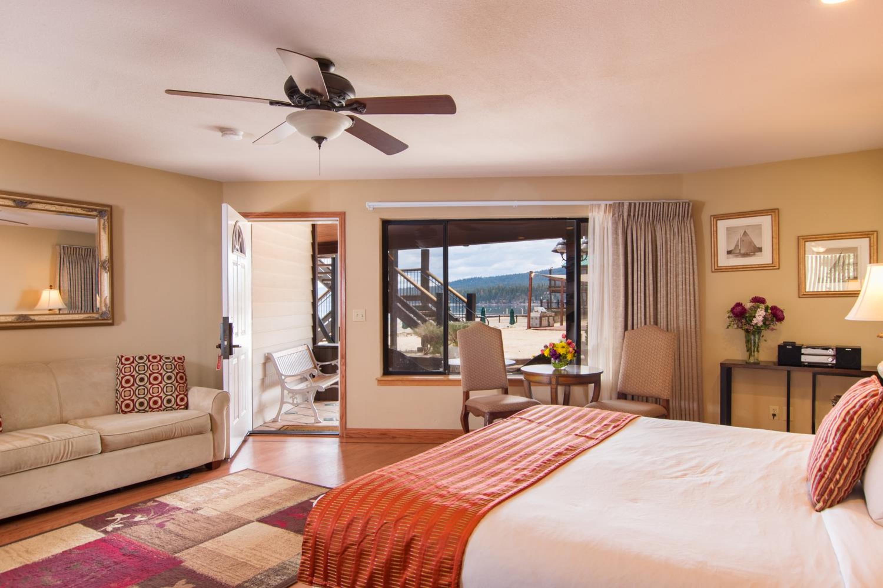 King Suite With Kitchen - Lake View photo 3