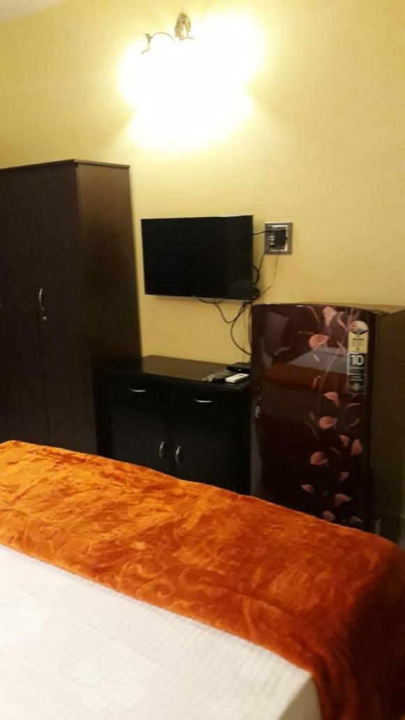 Deluxe Queen Suite photo 3