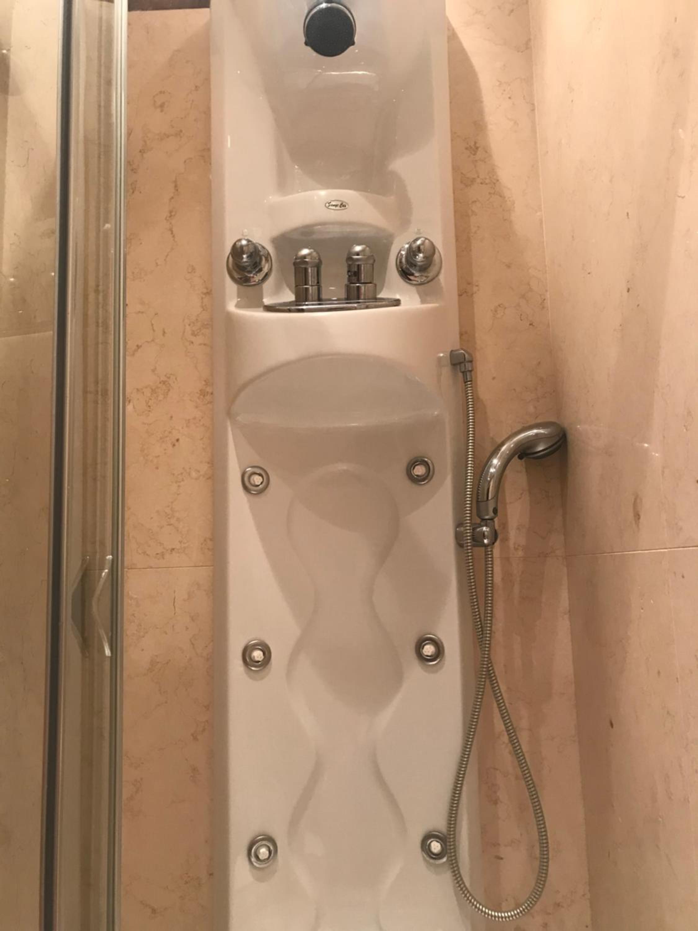 Twin Room with Private Bathroom photo 3