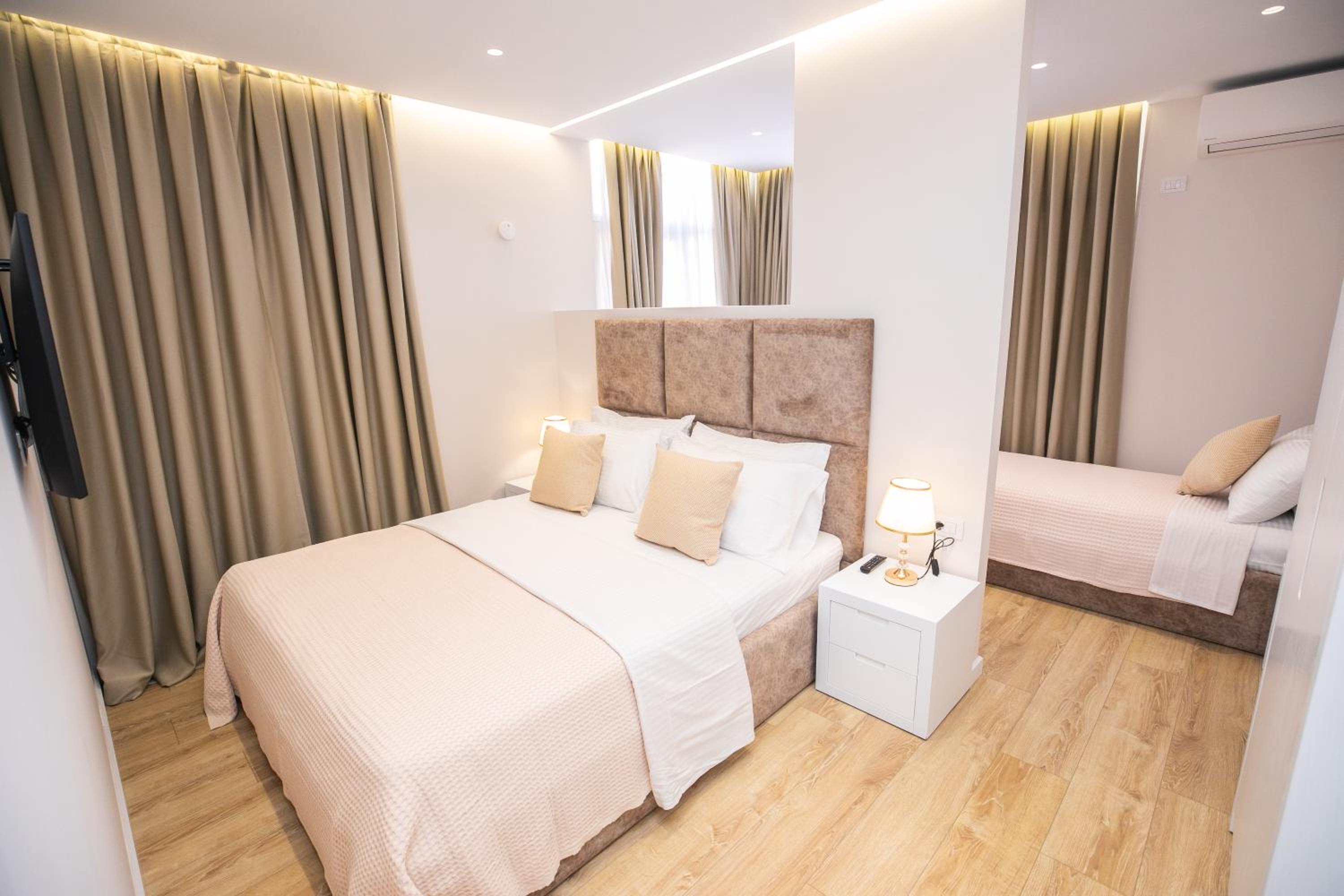 Deluxe Family Room photo 1