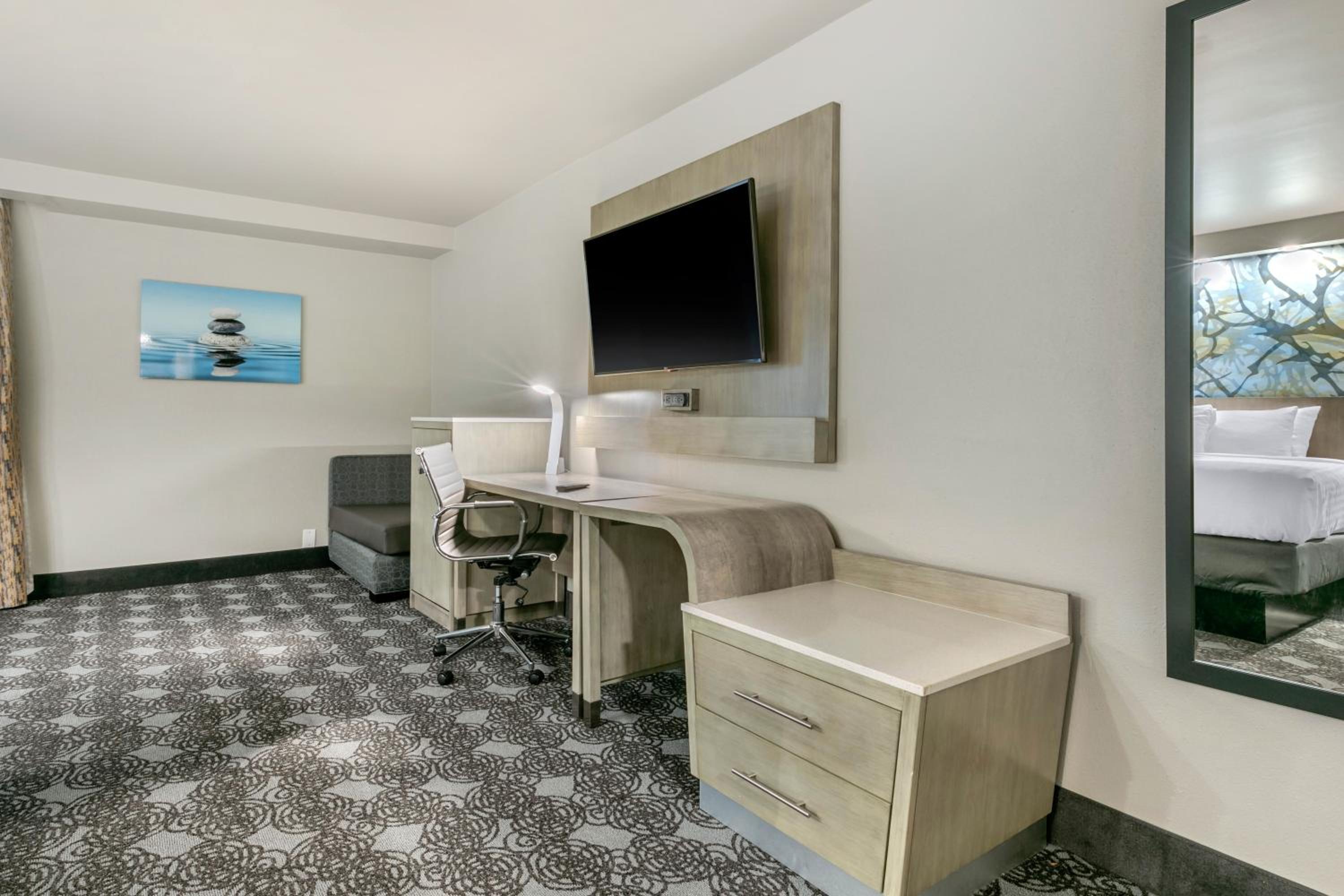 Superior King Room - Photo 5