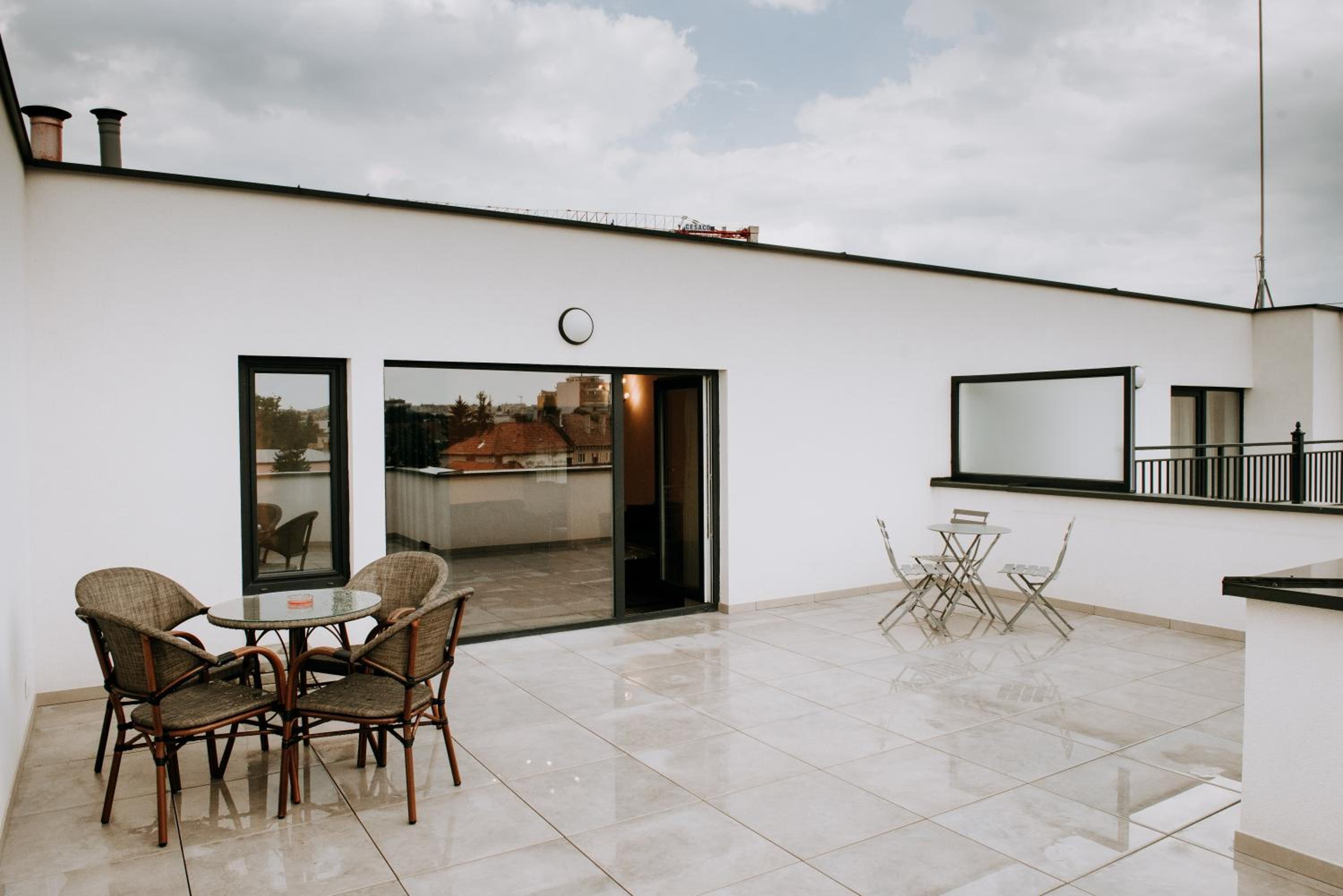Penthouse Apartment - Photo 13
