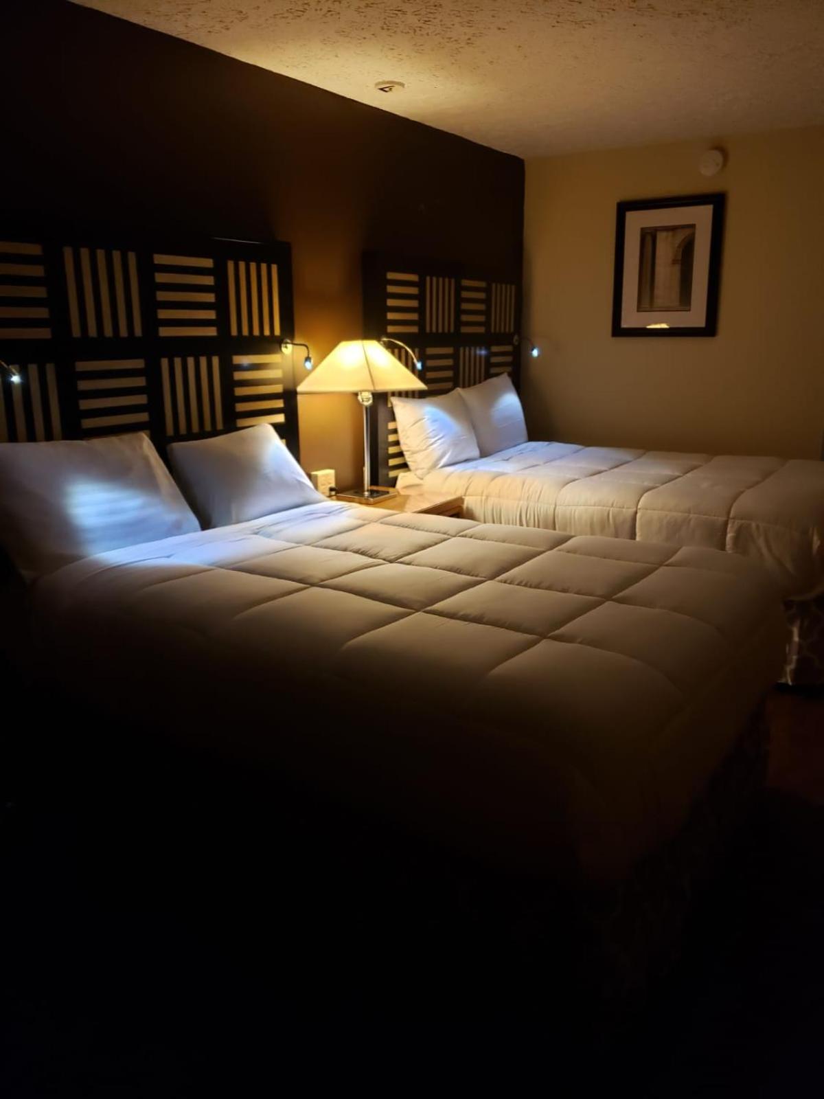 Deluxe Double Room with Two Double Beds - Photo 4
