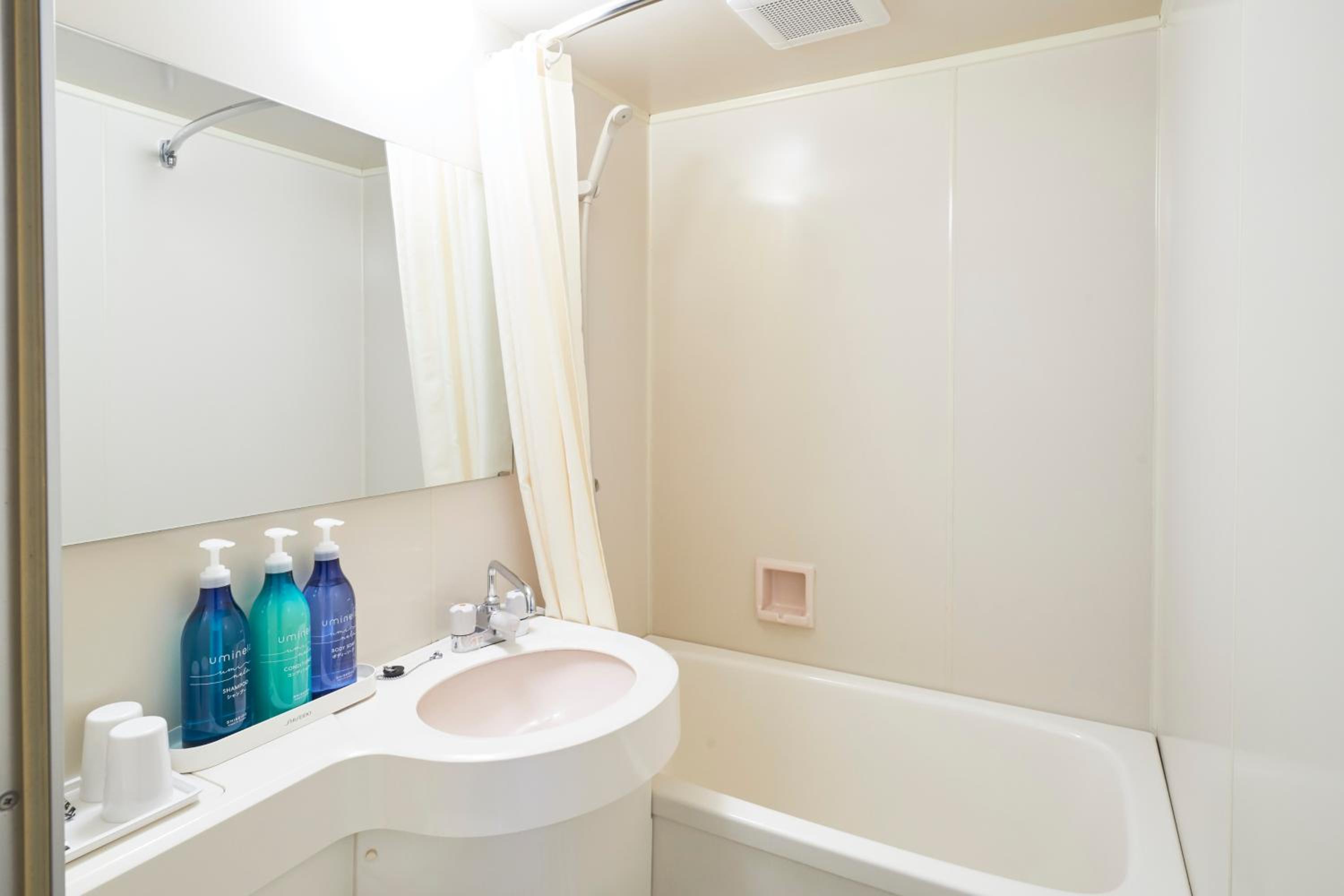 Single Room - Smoking photo 3