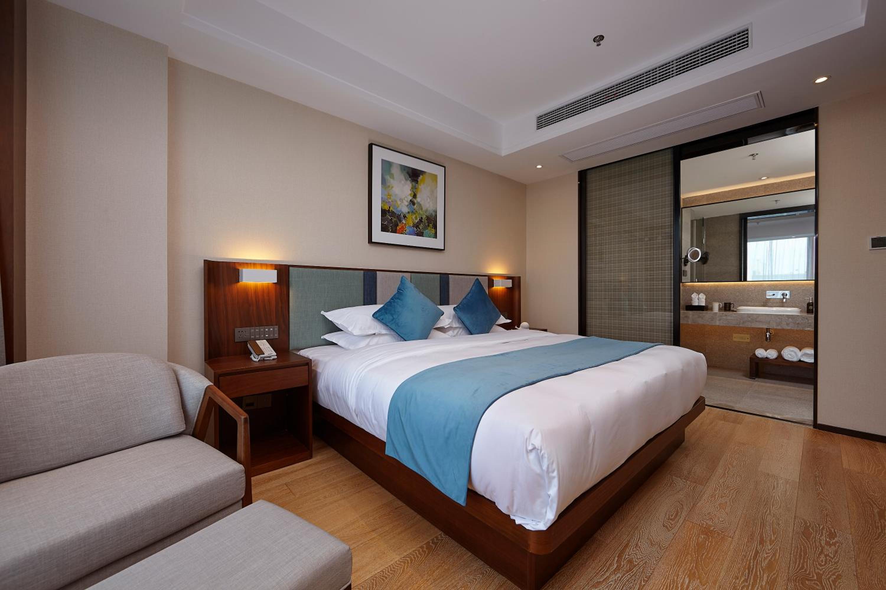 Deluxe King Suite